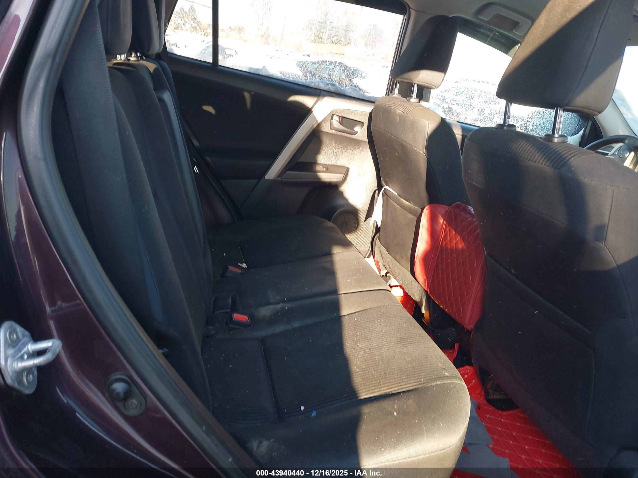 TOYOTA RAV4 image 8