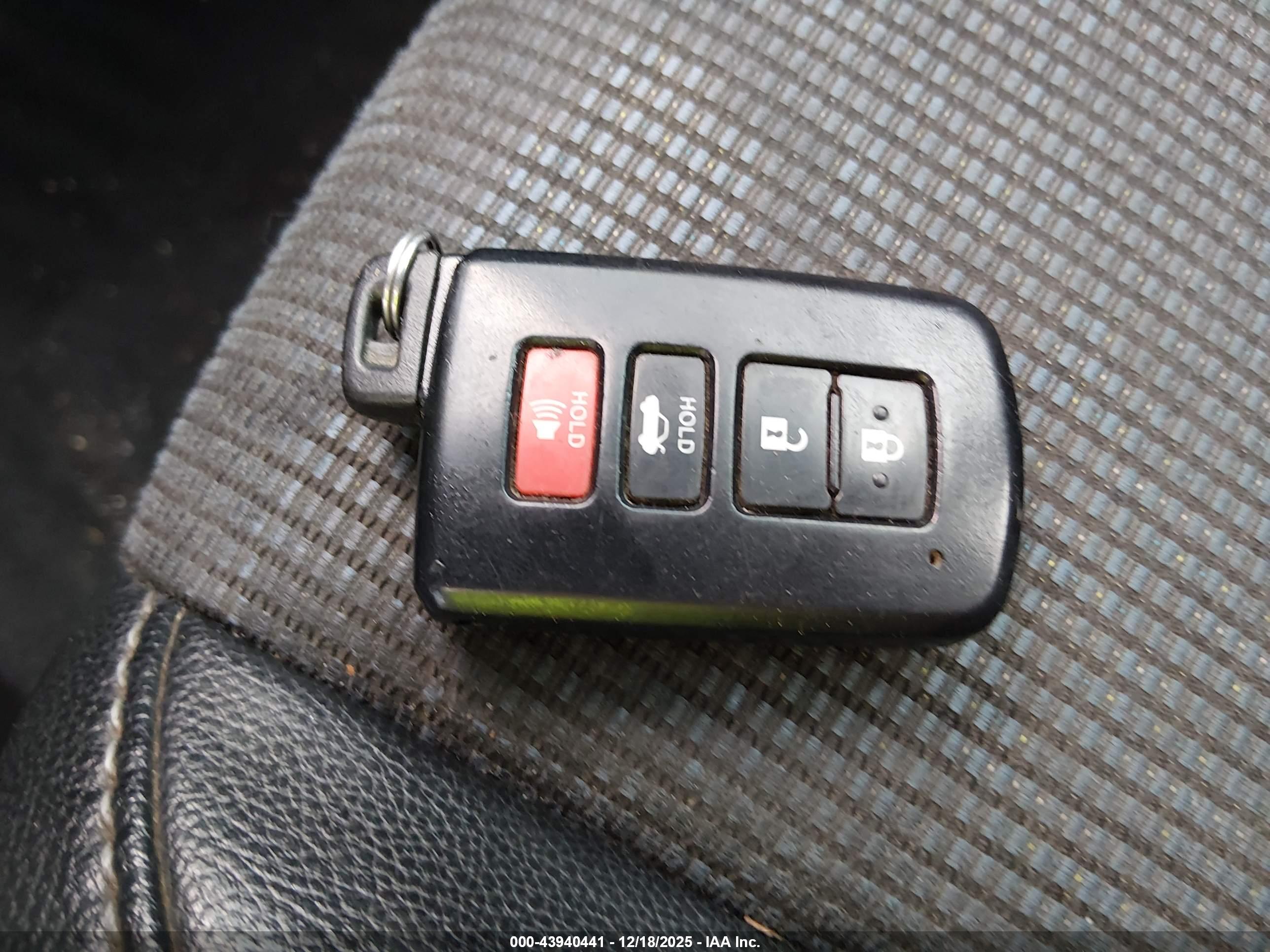 TOYOTA COROLLA image 11