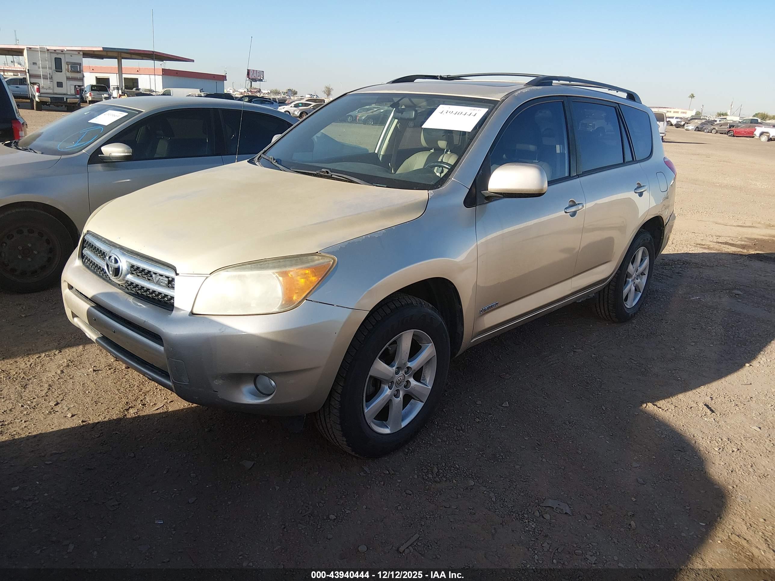 TOYOTA RAV4 image 2