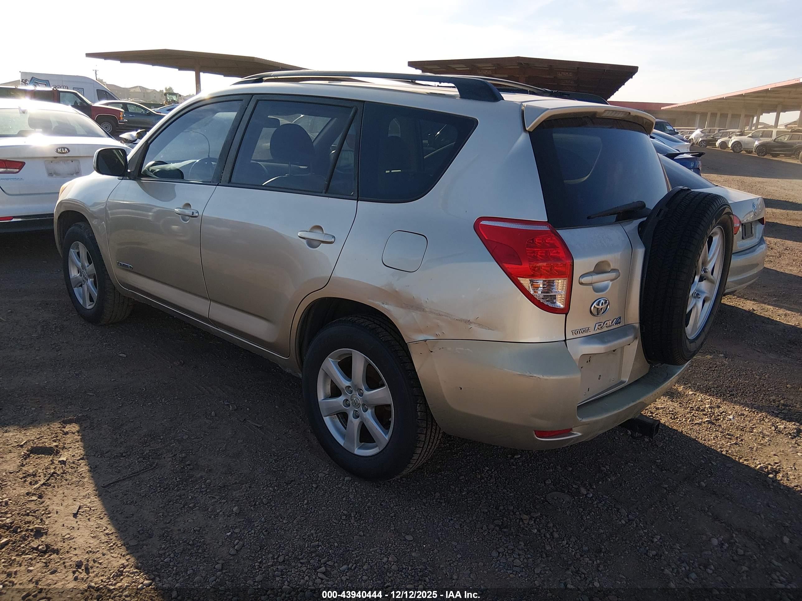 TOYOTA RAV4 image 3