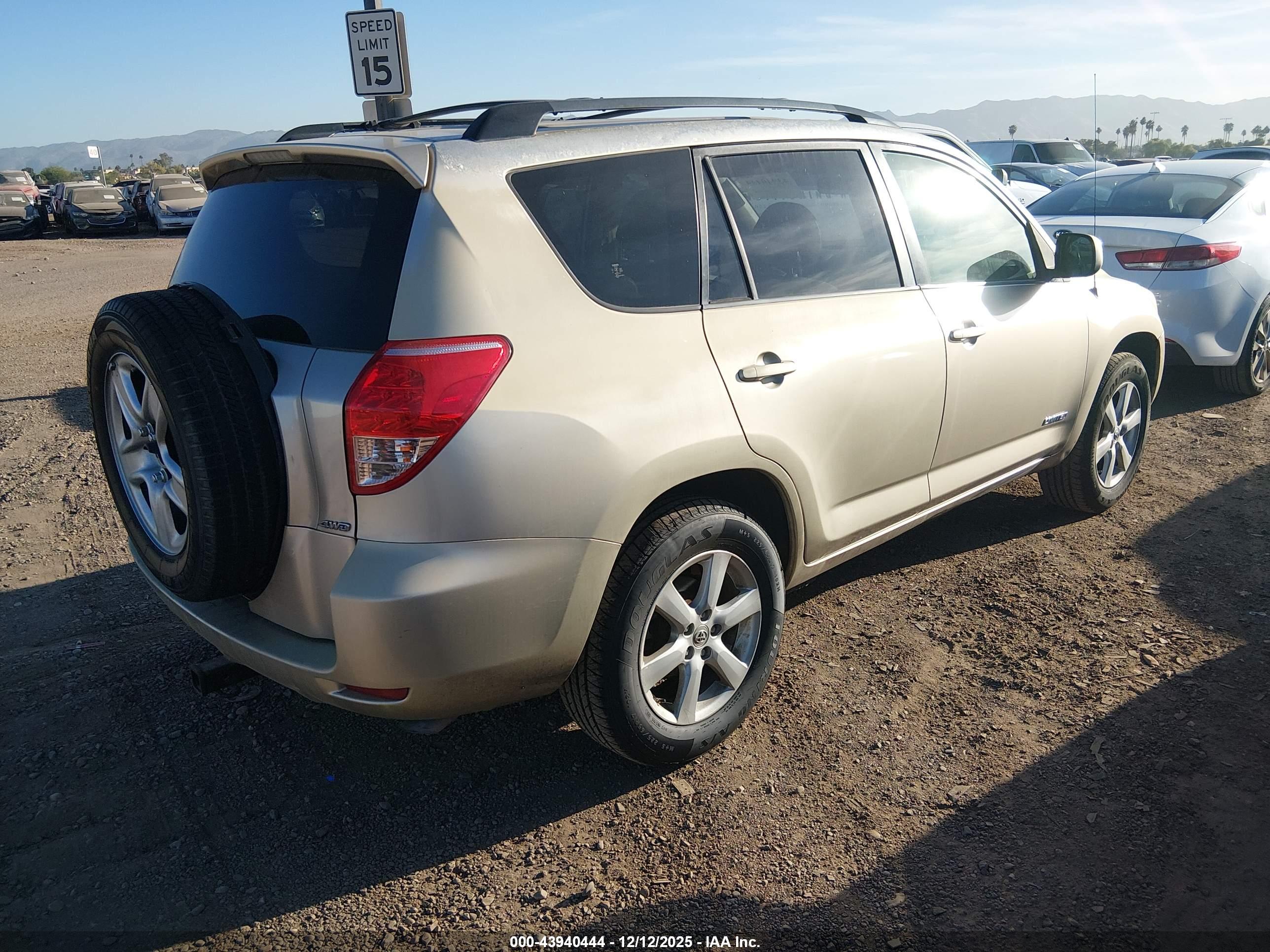 TOYOTA RAV4 image 4