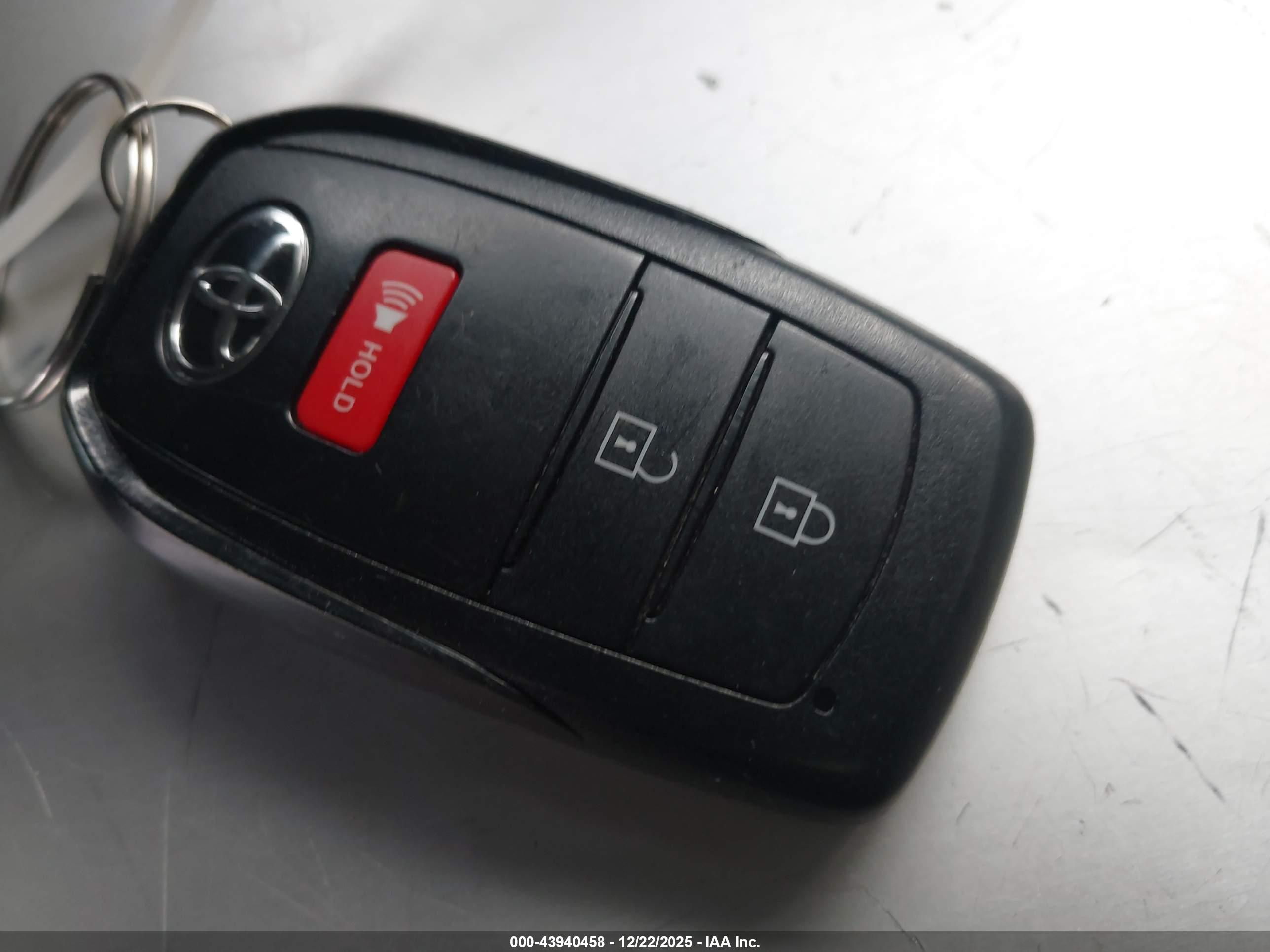 TOYOTA COROLLA image 11