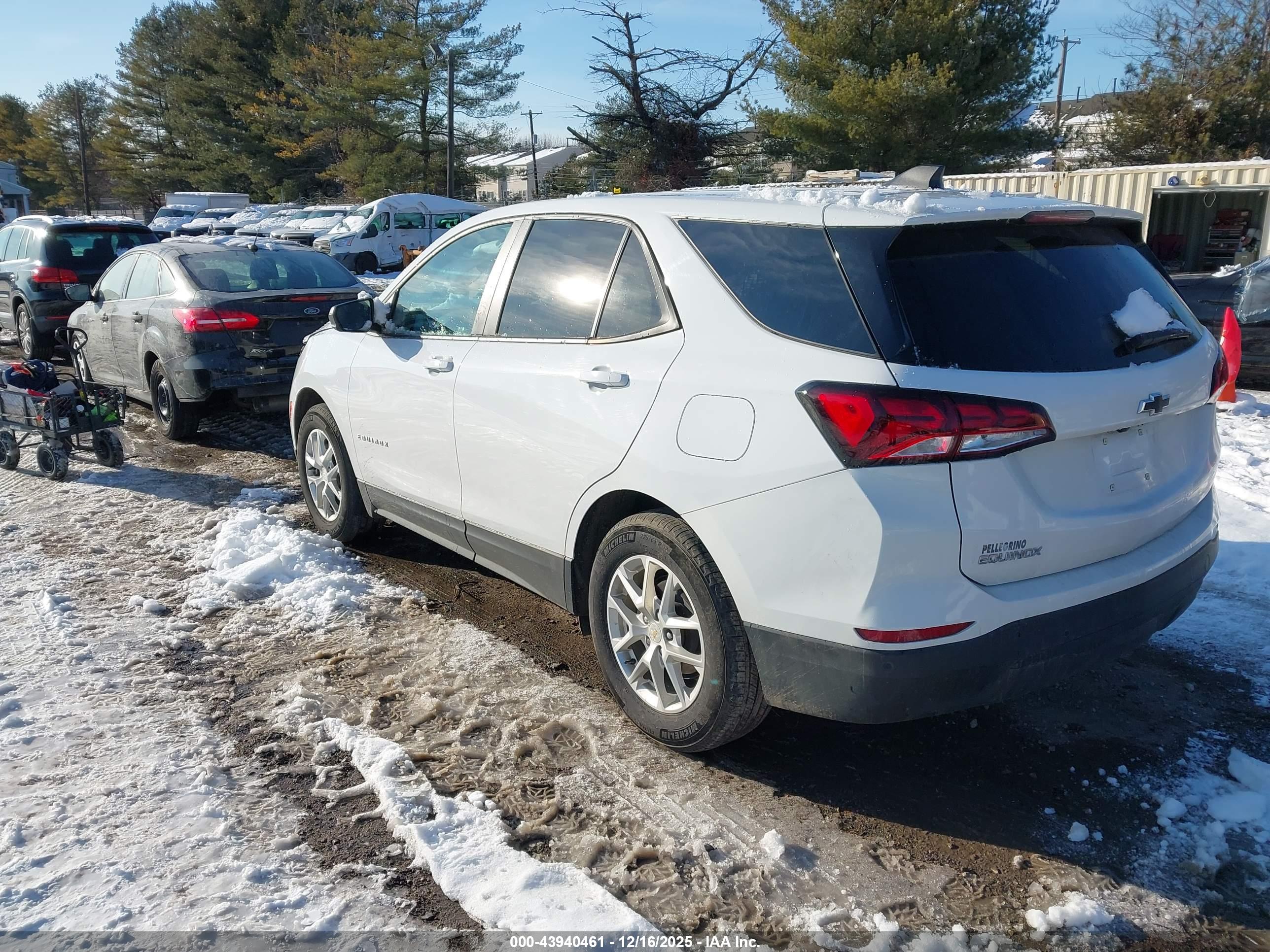 CHEVROLET EQUINOX image 3