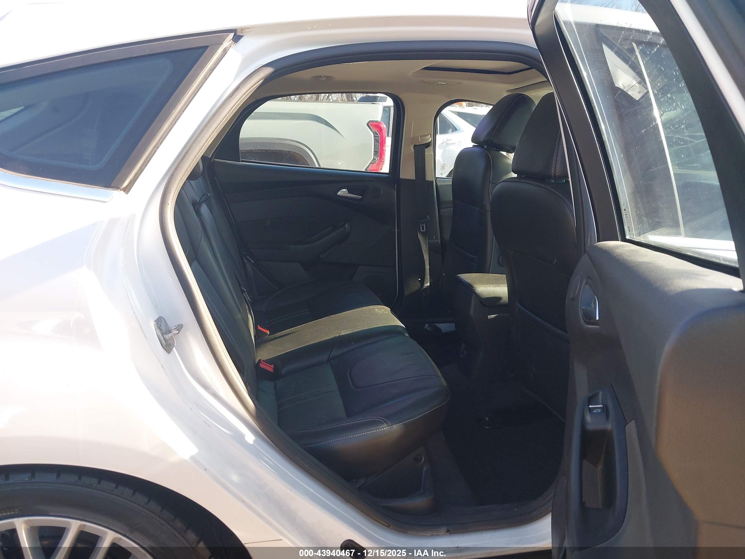 FORD FOCUS image 8
