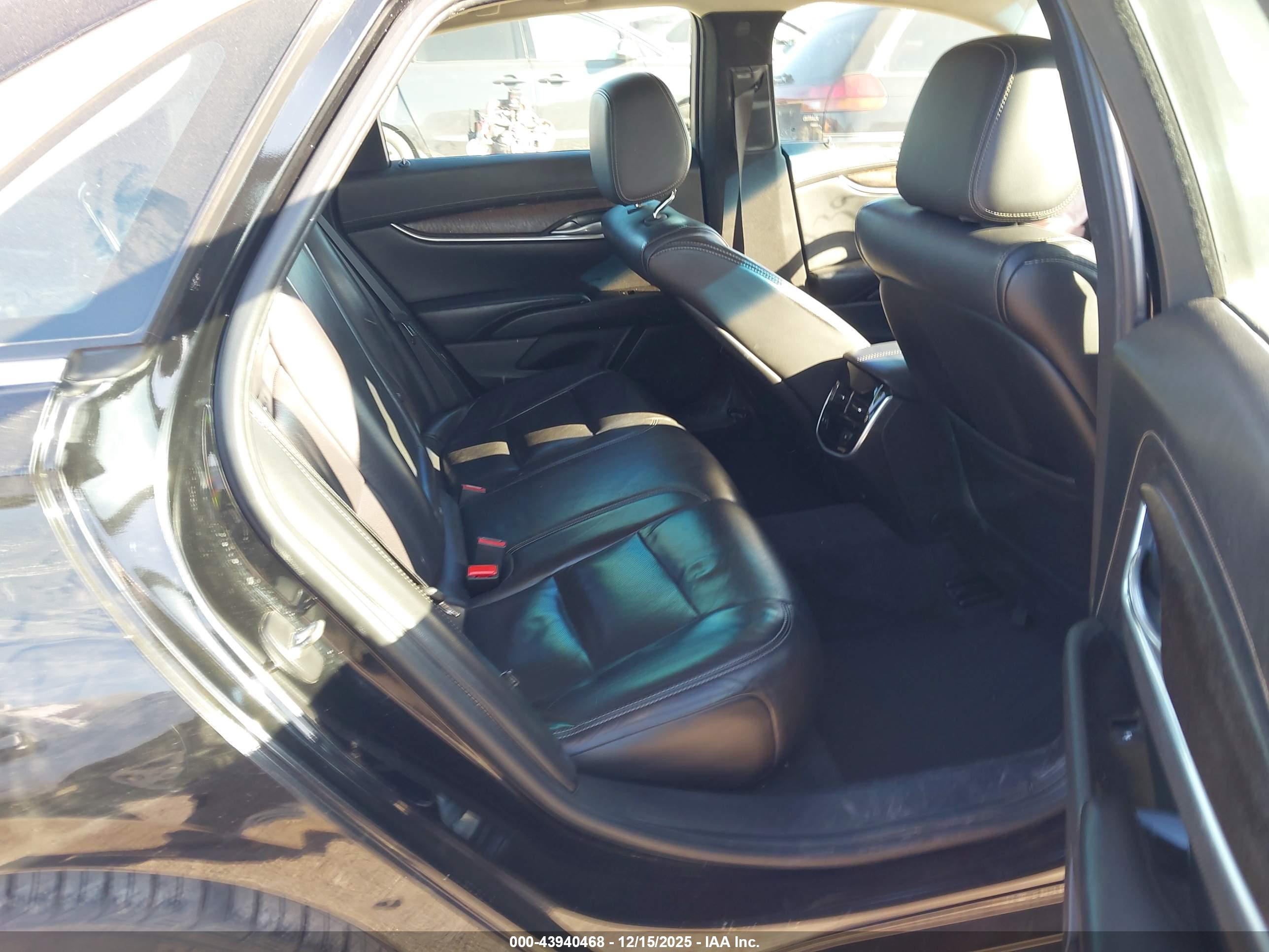 CADILLAC XTS image 8
