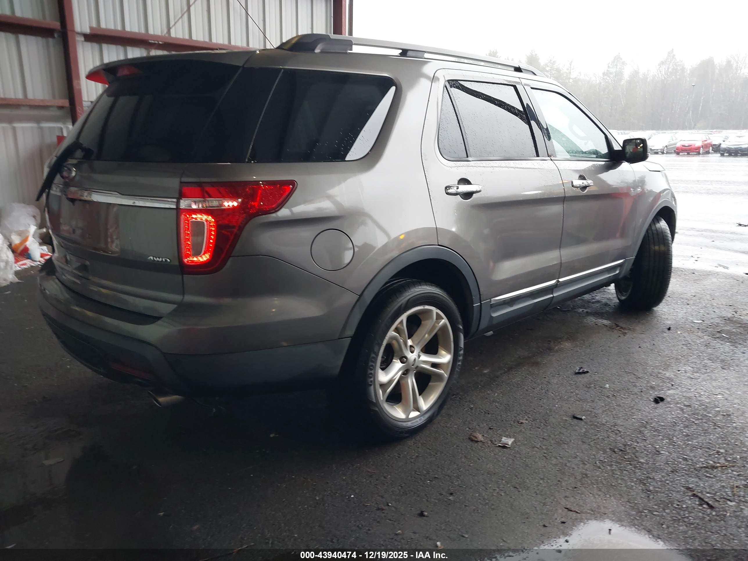FORD EXPLORER image 4