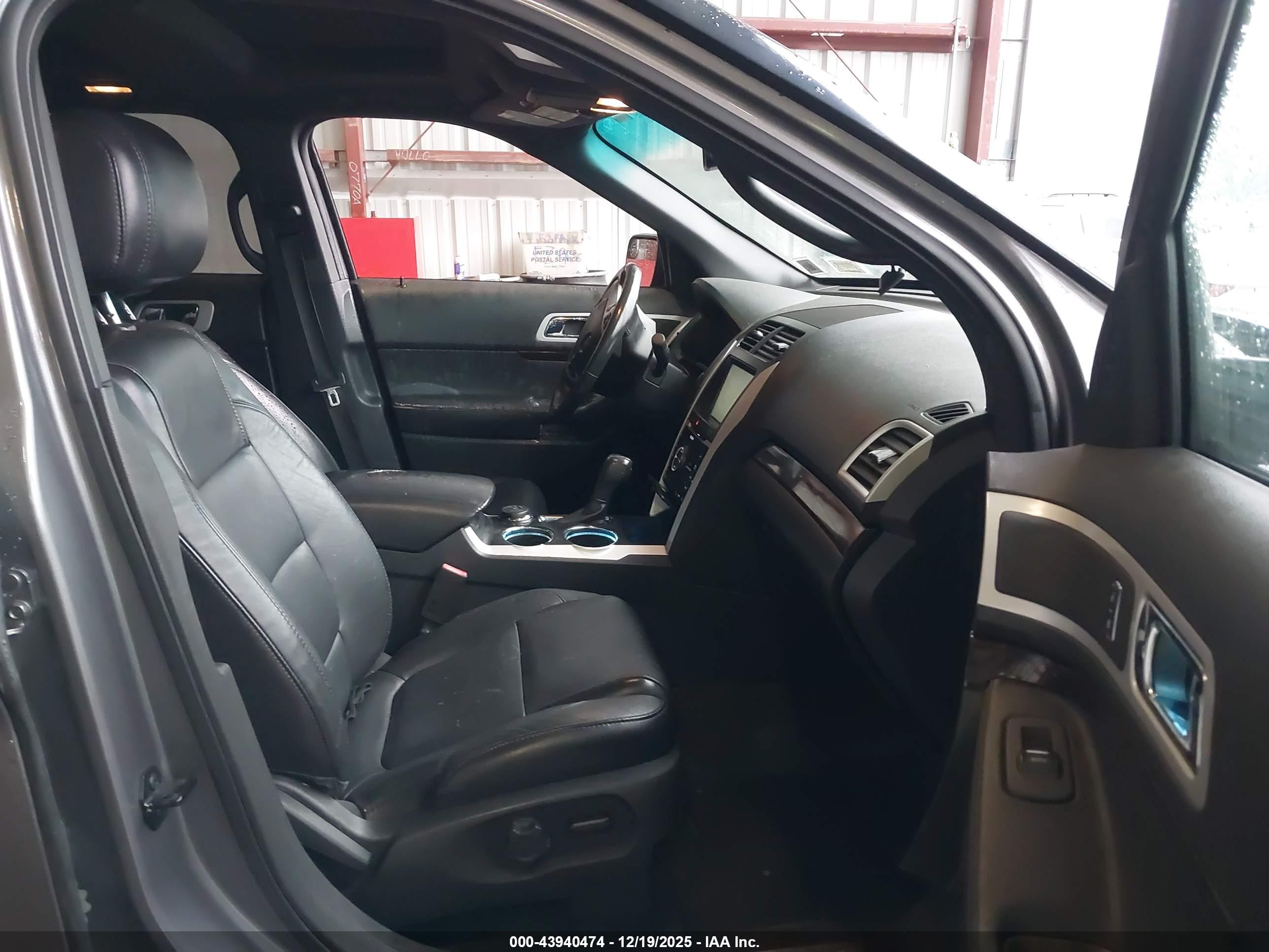 FORD EXPLORER image 5