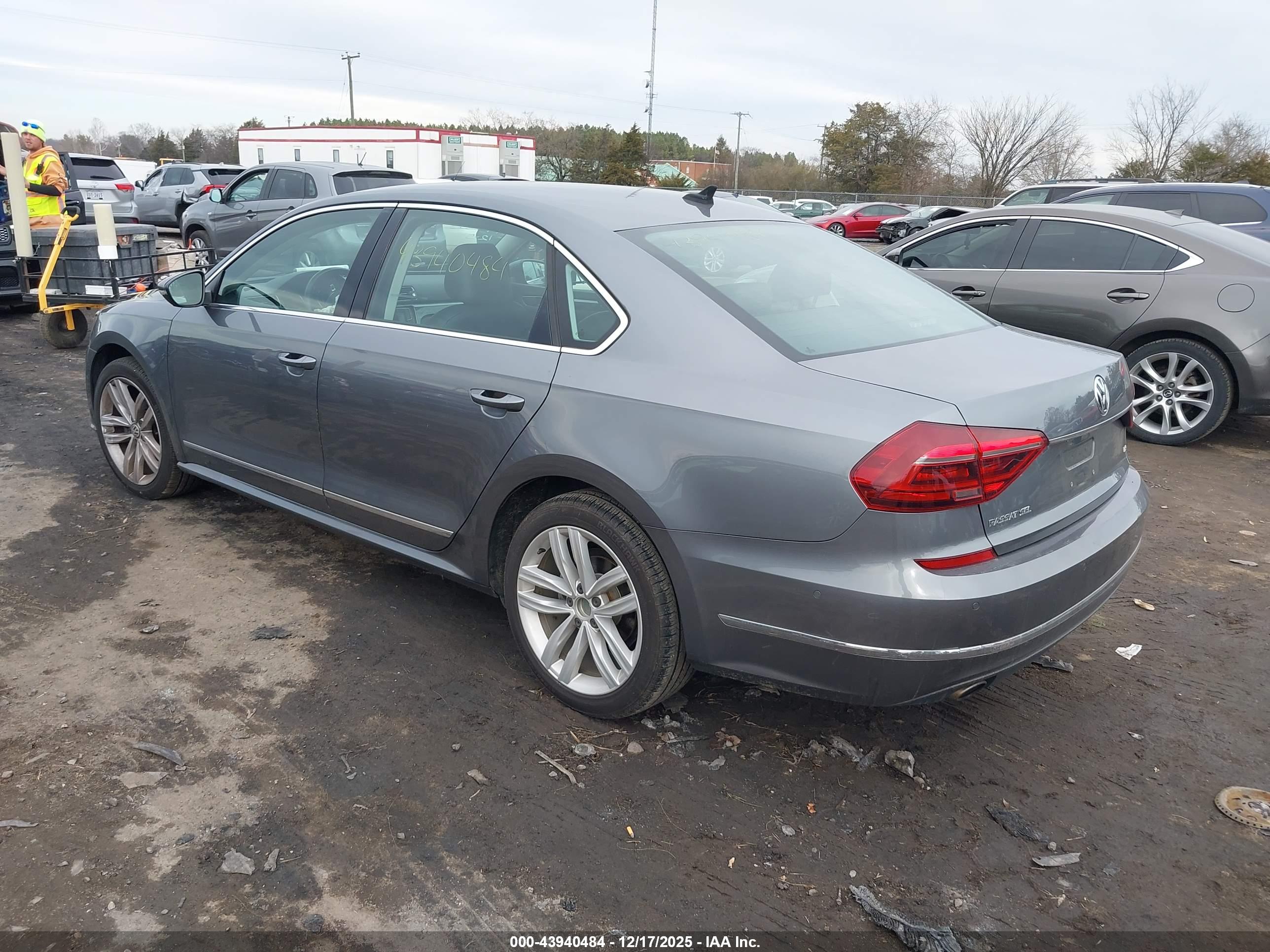 VOLKSWAGEN PASSAT image 3