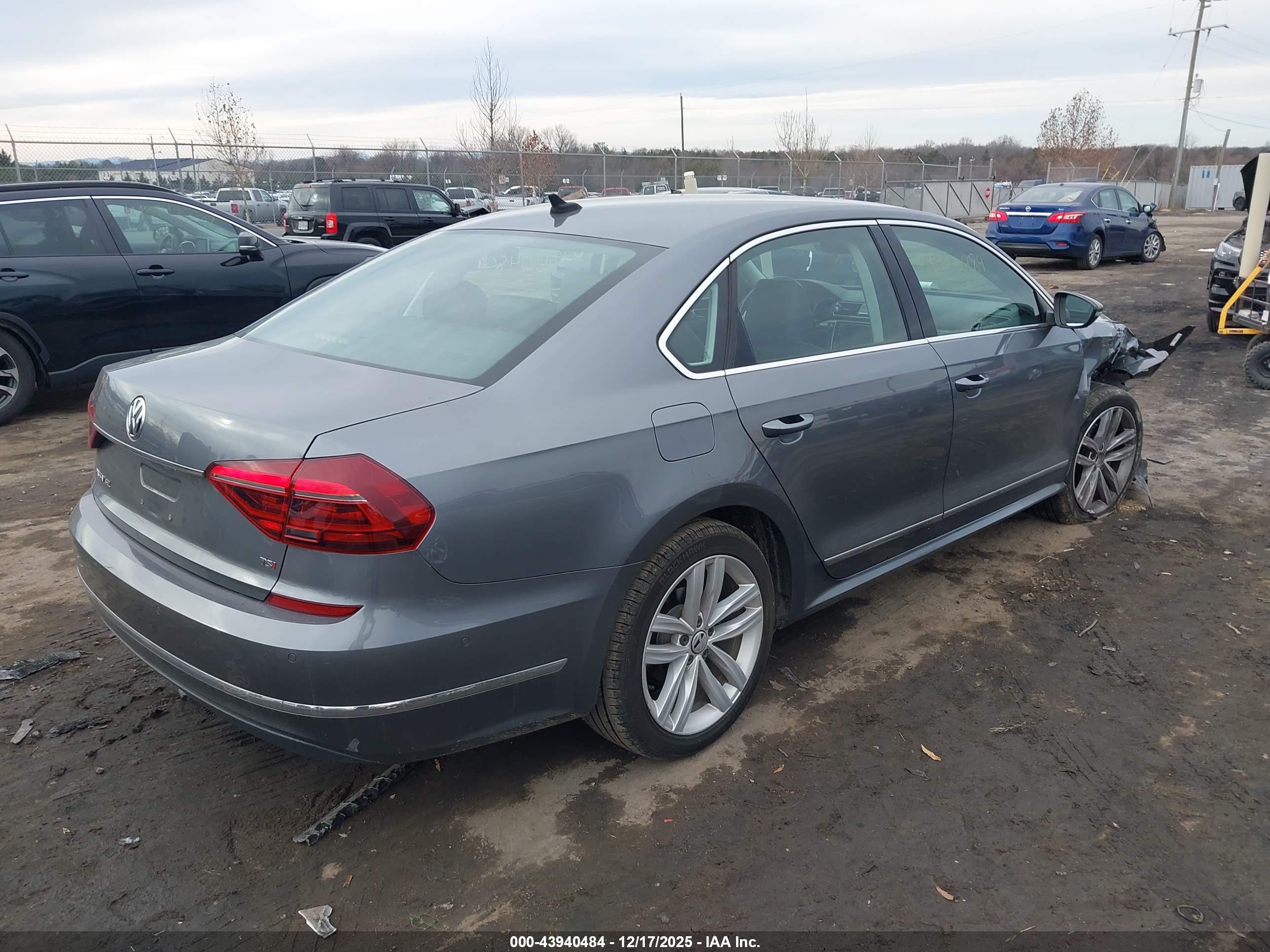 VOLKSWAGEN PASSAT image 4