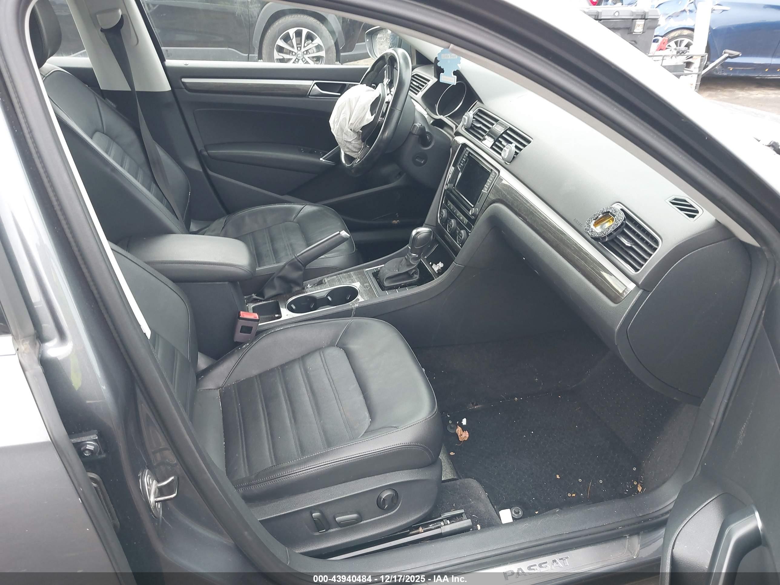 VOLKSWAGEN PASSAT image 5