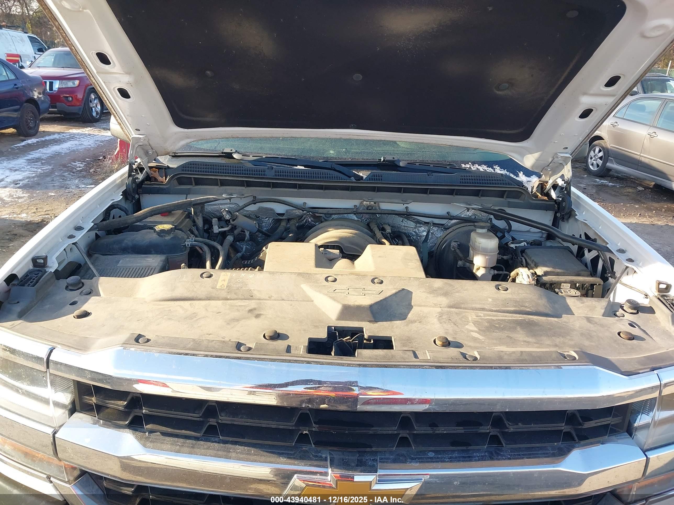CHEVROLET SILVERADO image 10