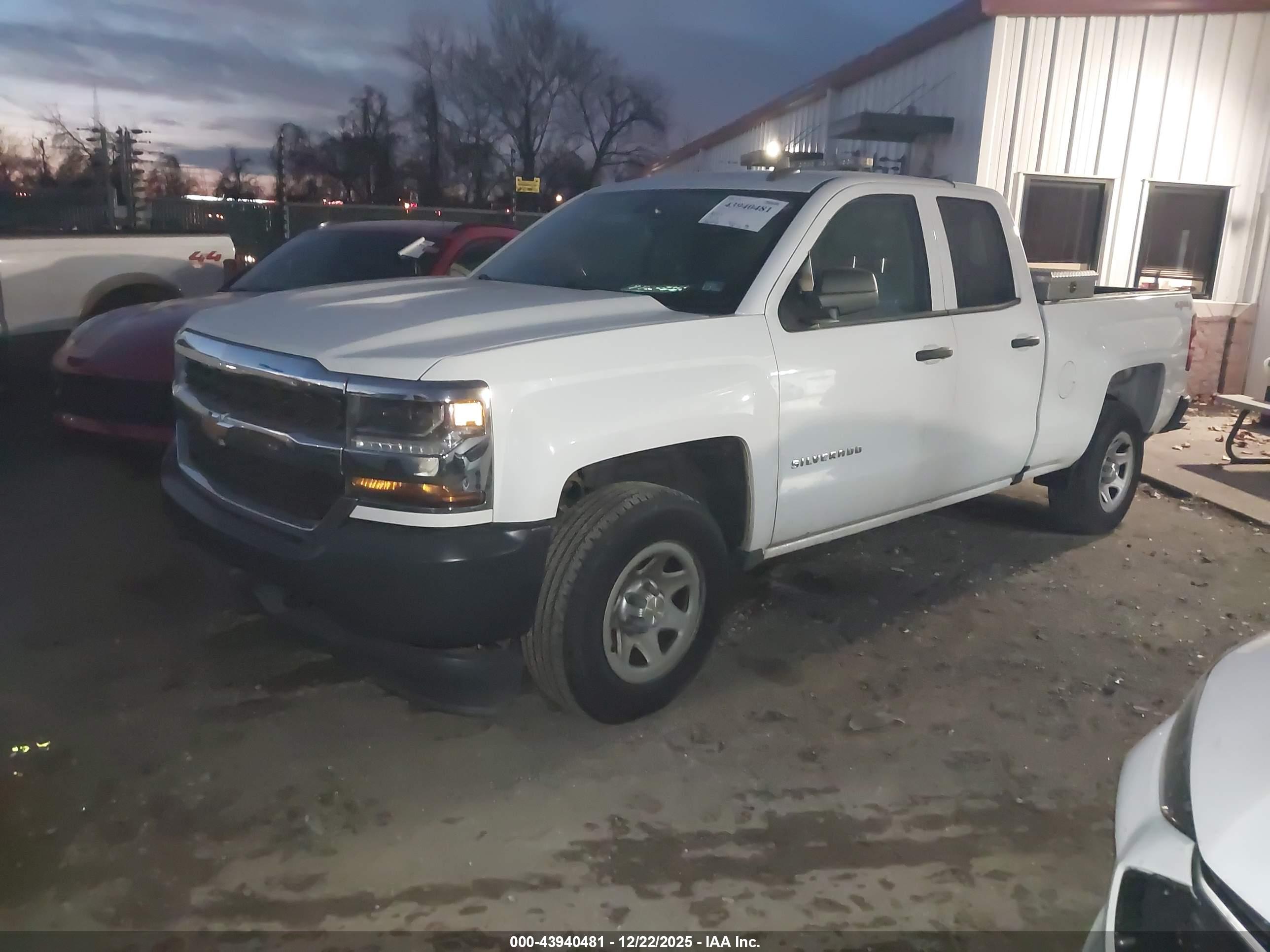 CHEVROLET SILVERADO image 2