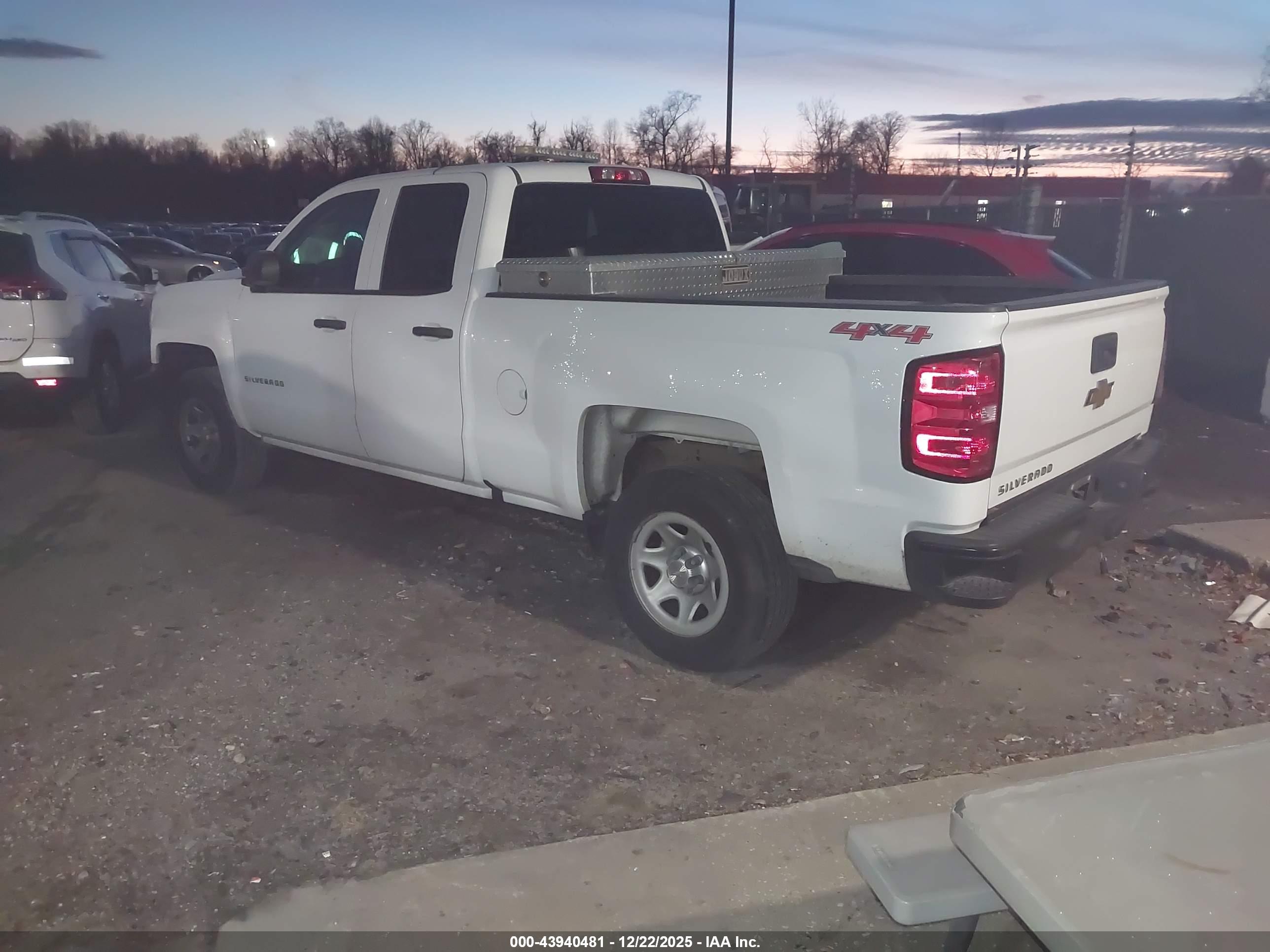 CHEVROLET SILVERADO image 3