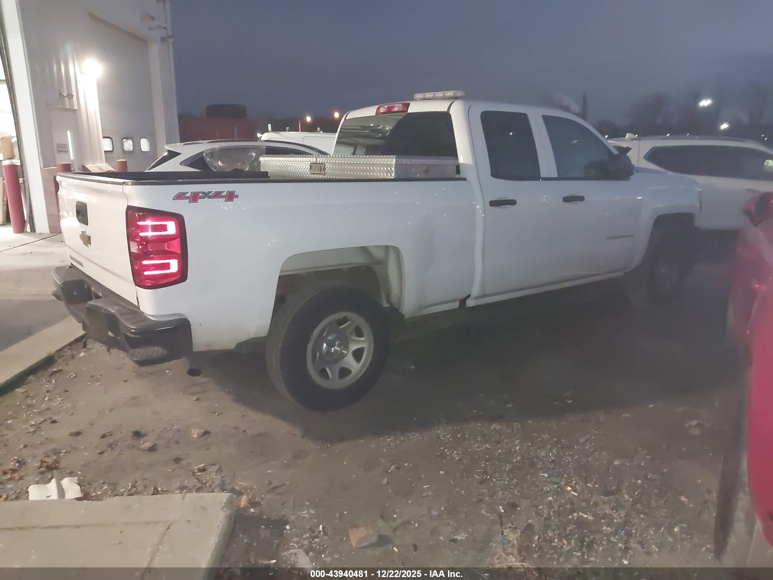 CHEVROLET SILVERADO image 4