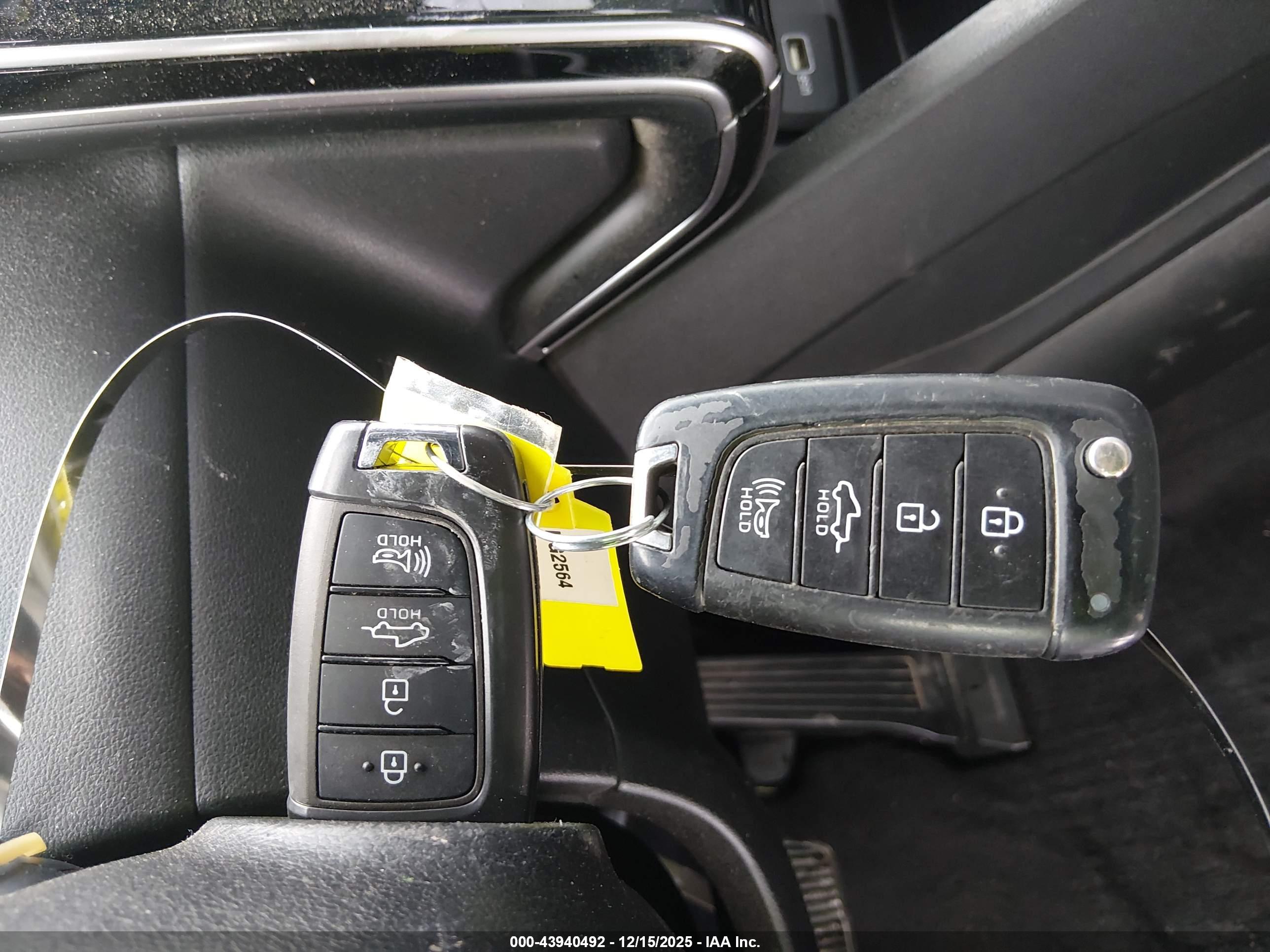 HYUNDAI SANTA image 11