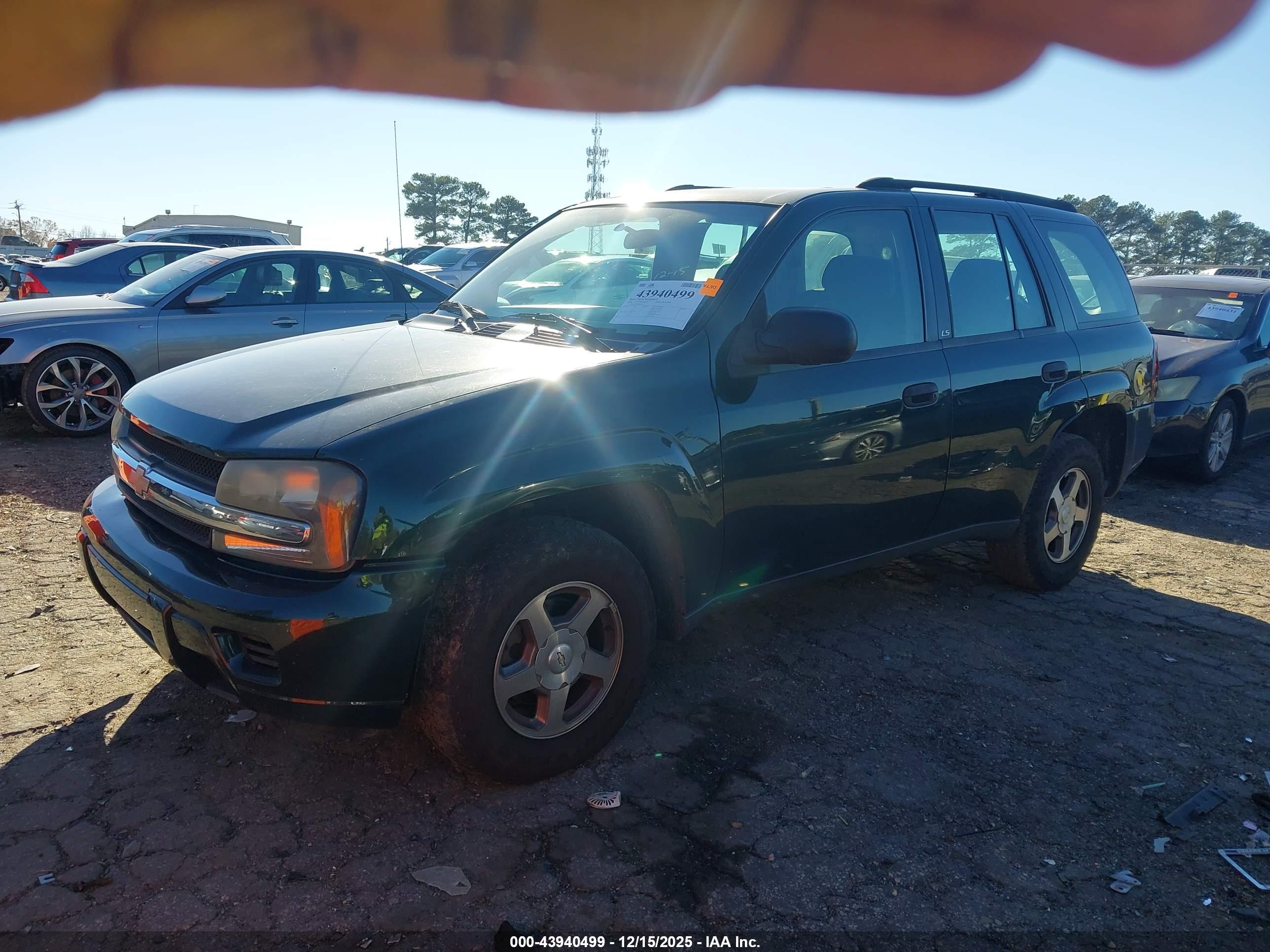 CHEVROLET TRAILBLAZER image 2
