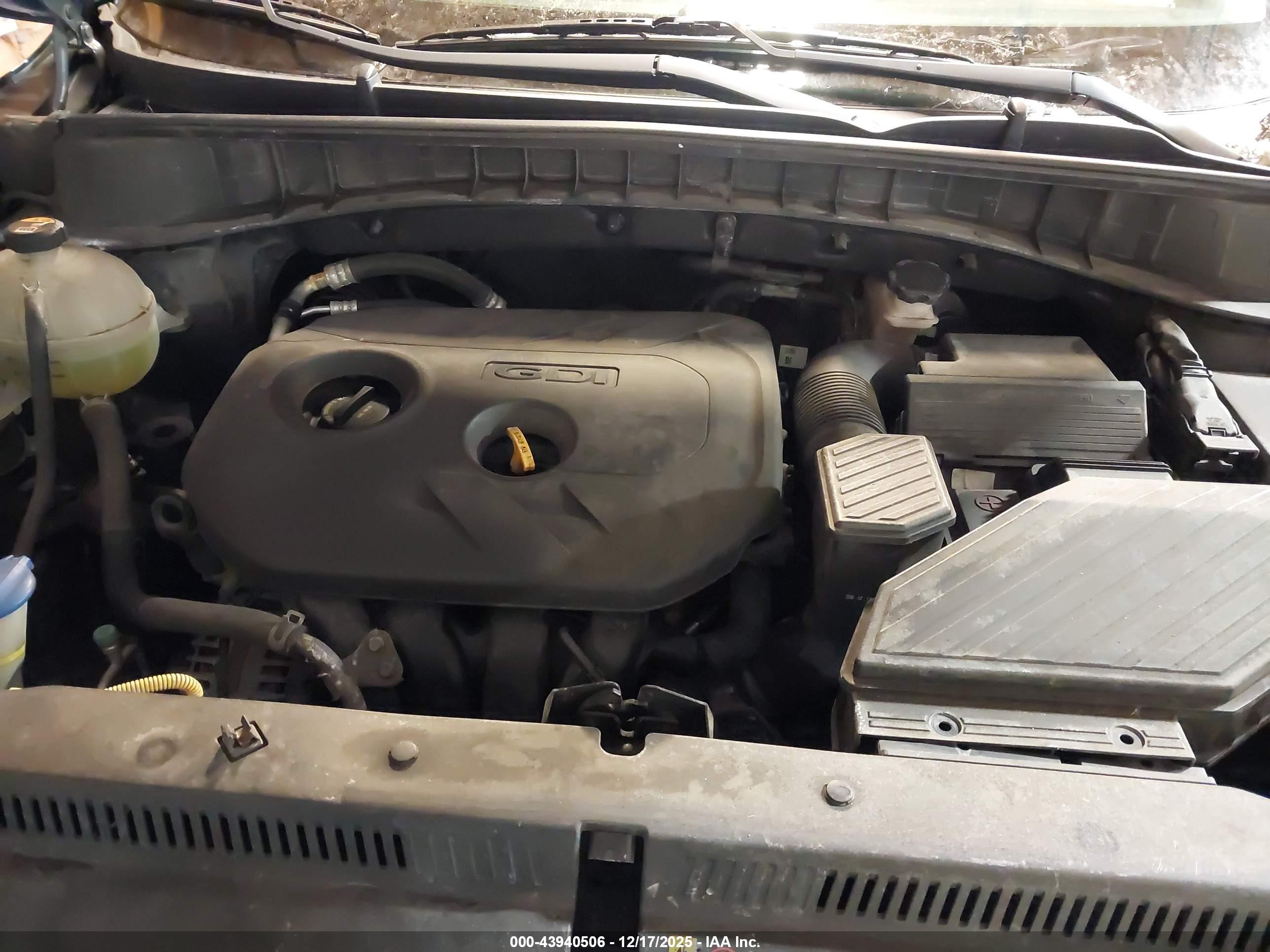 HYUNDAI TUCSON image 10