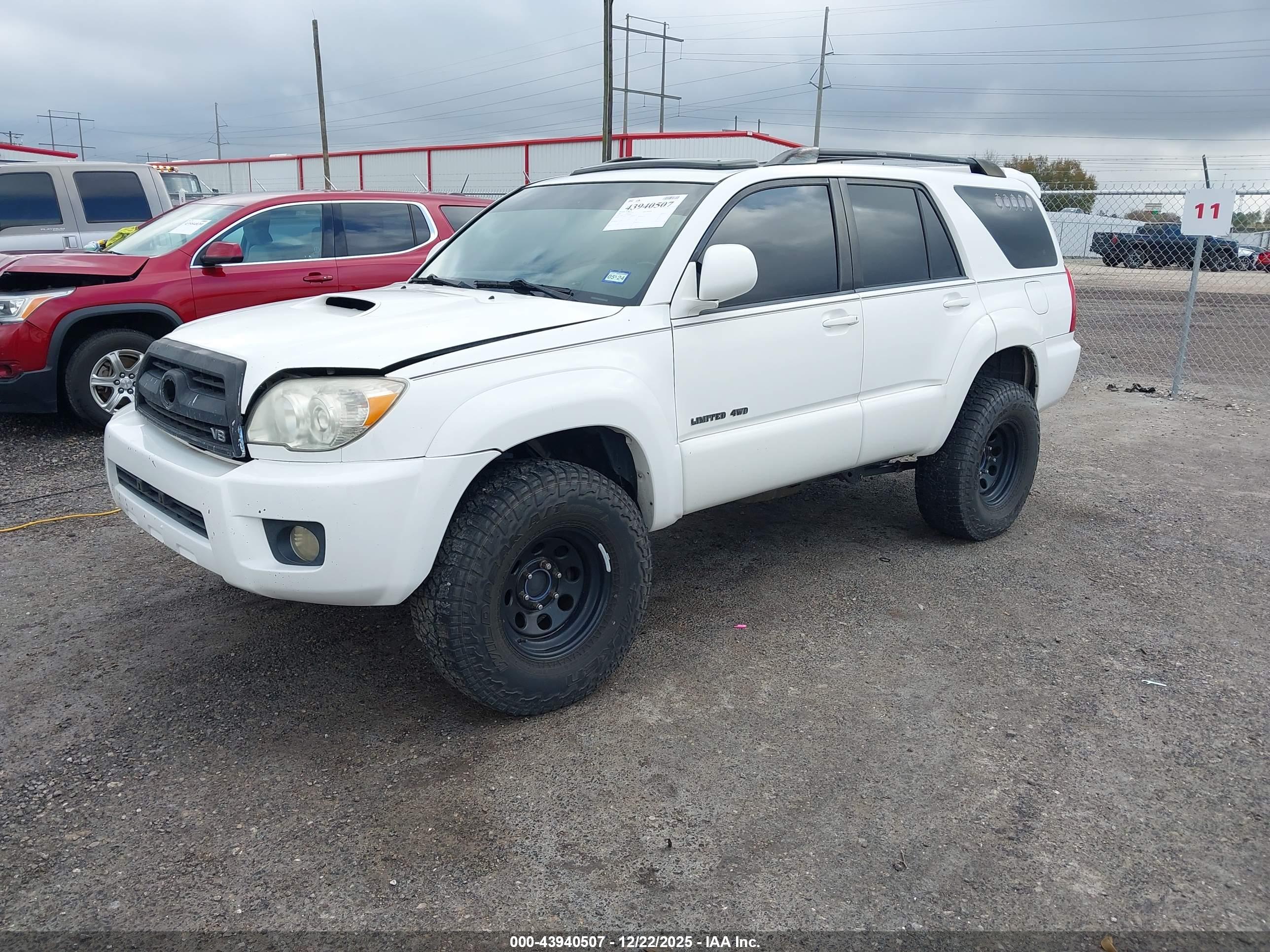 TOYOTA 4RUNNER image 2