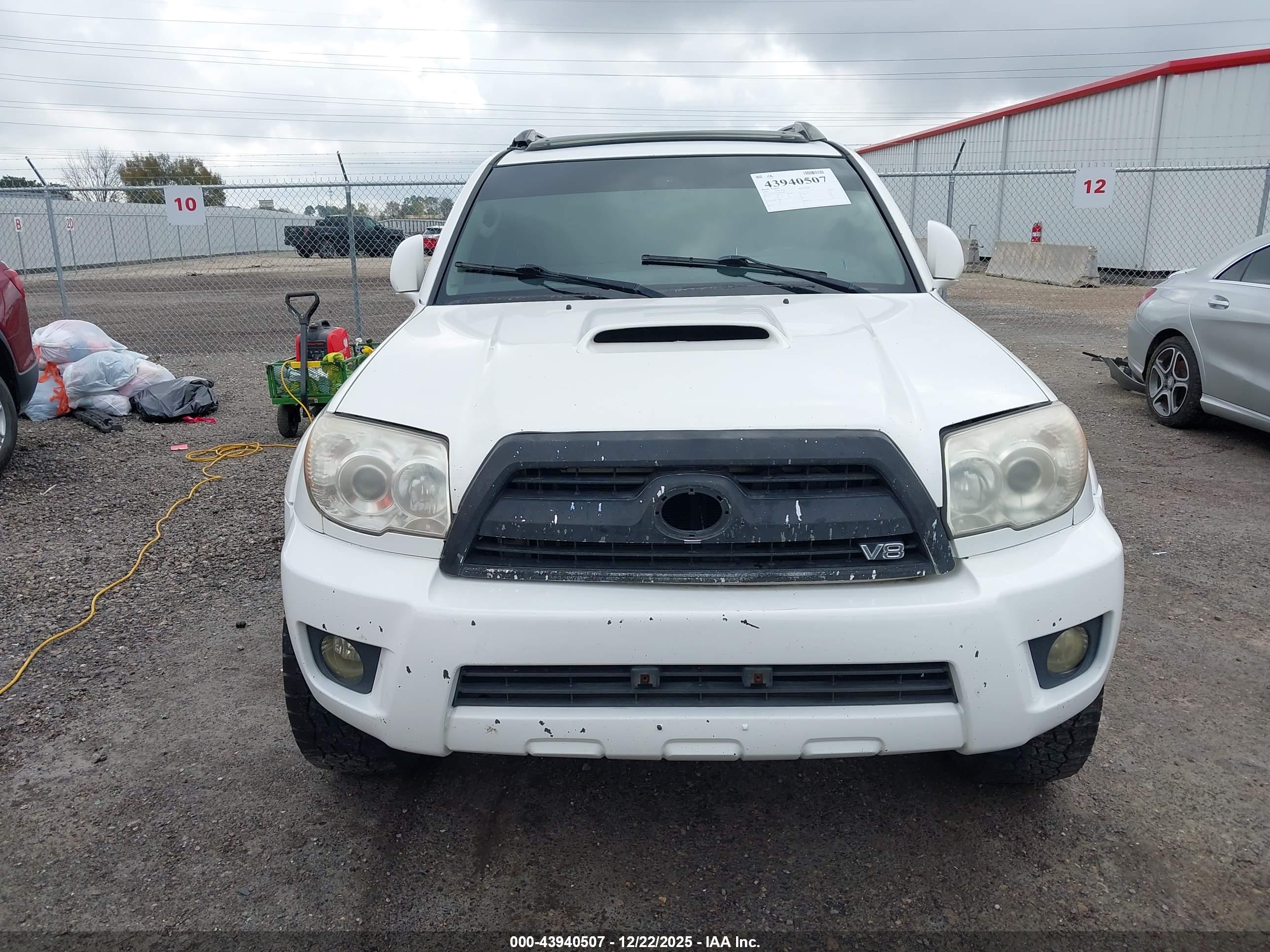 TOYOTA 4RUNNER image 6