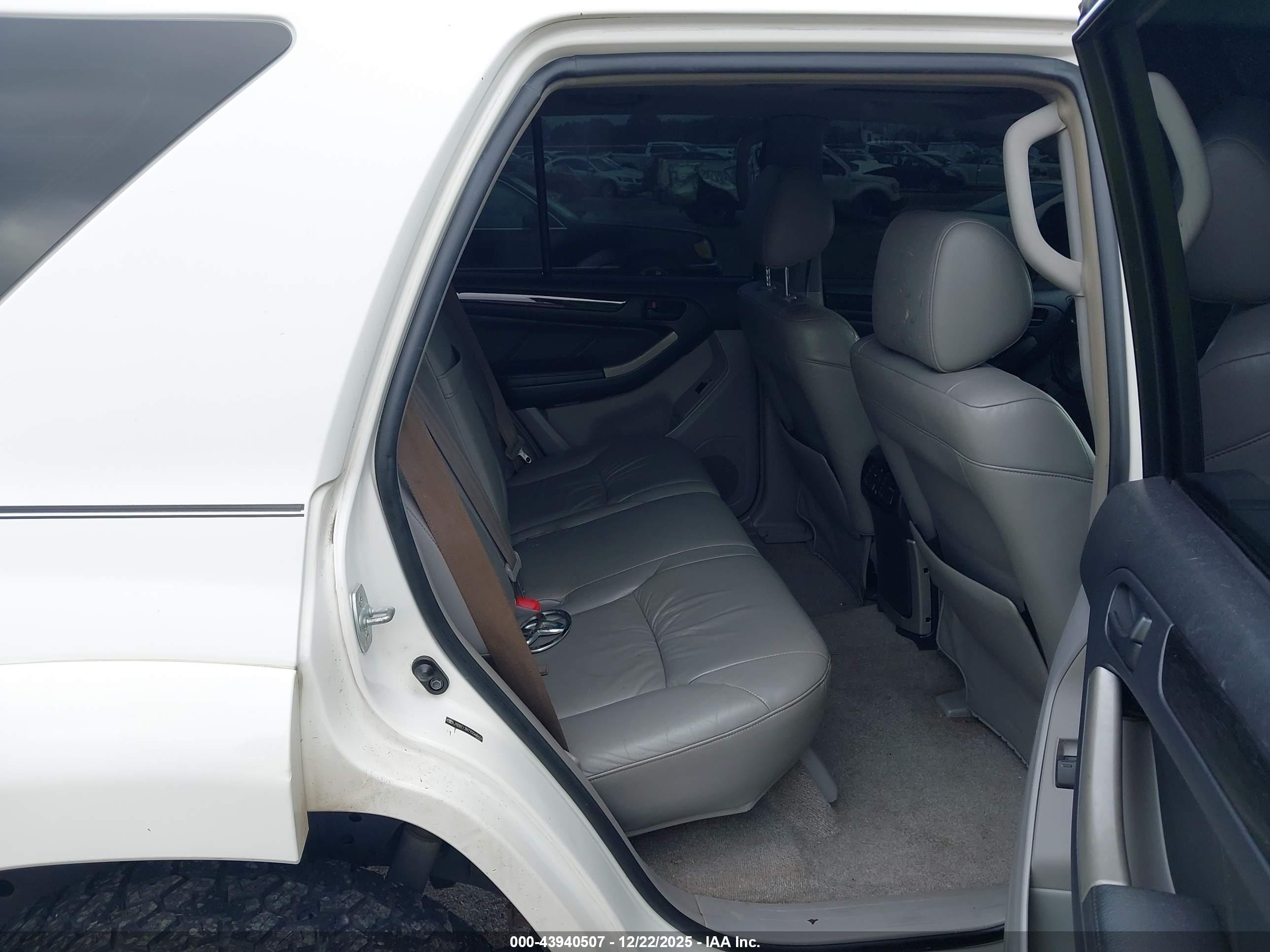 TOYOTA 4RUNNER image 8