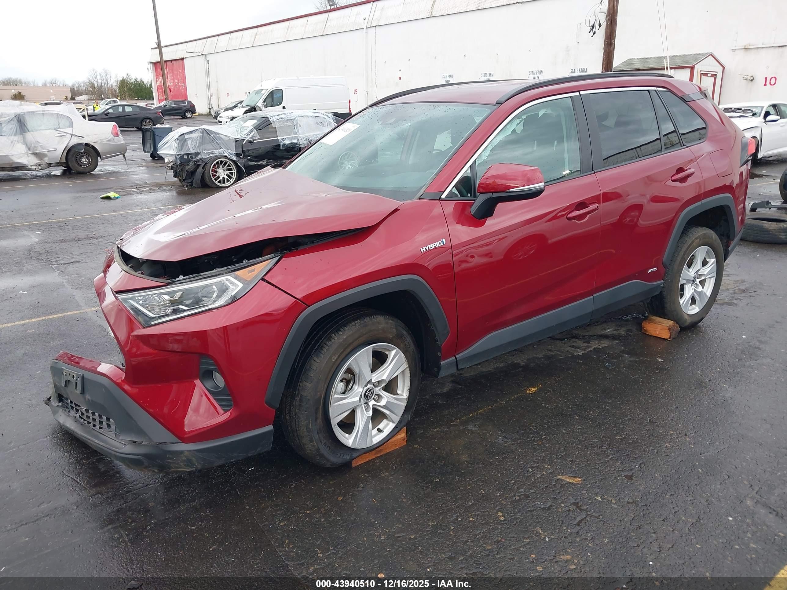 TOYOTA RAV4 image 2