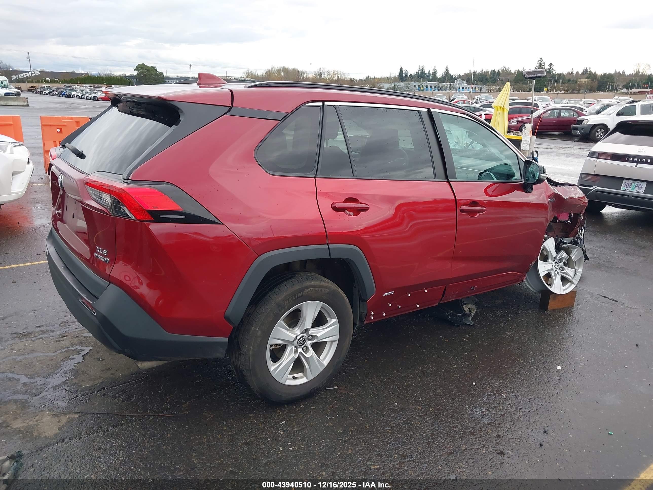 TOYOTA RAV4 image 4