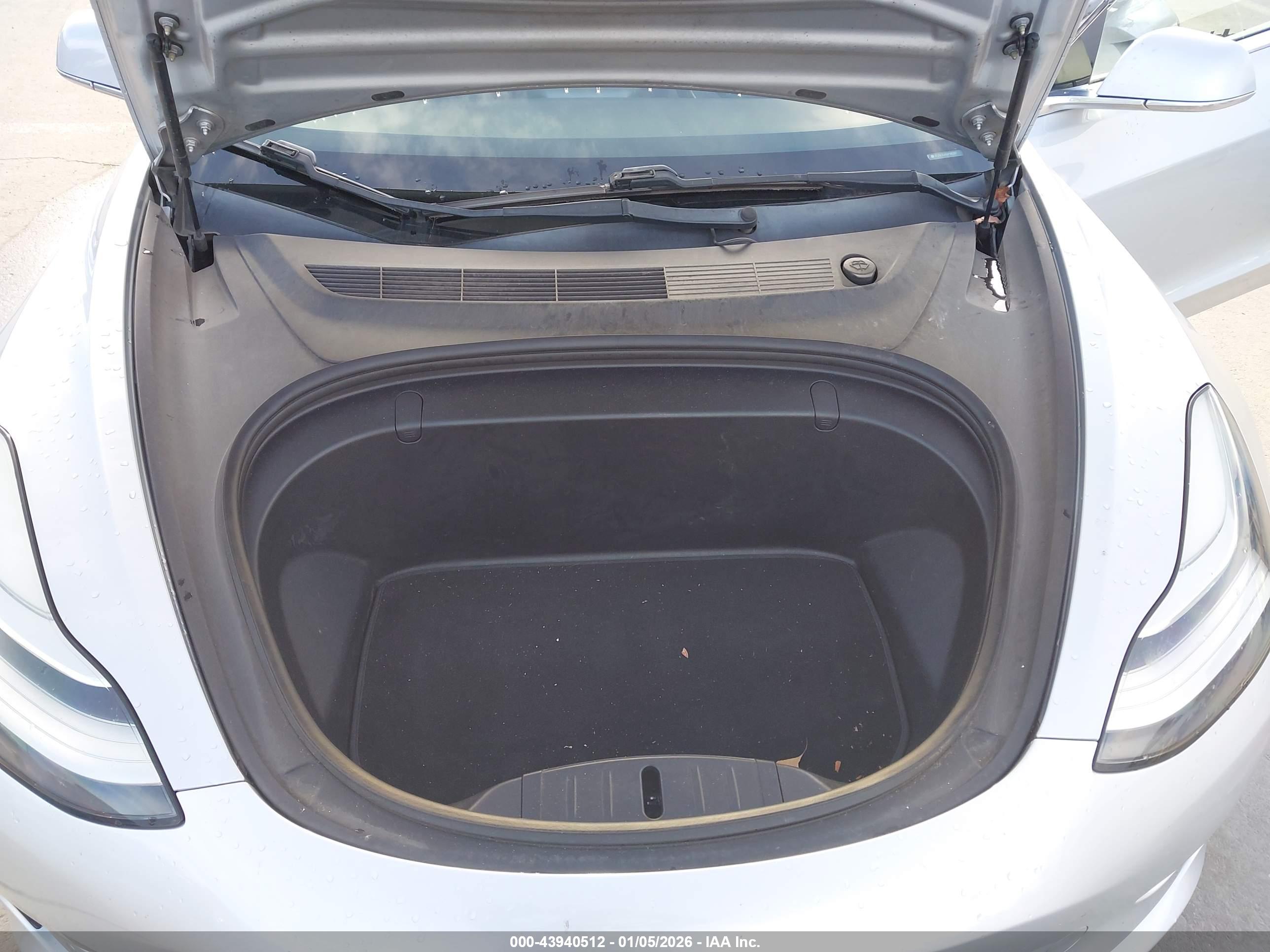 TESLA MODEL image 10