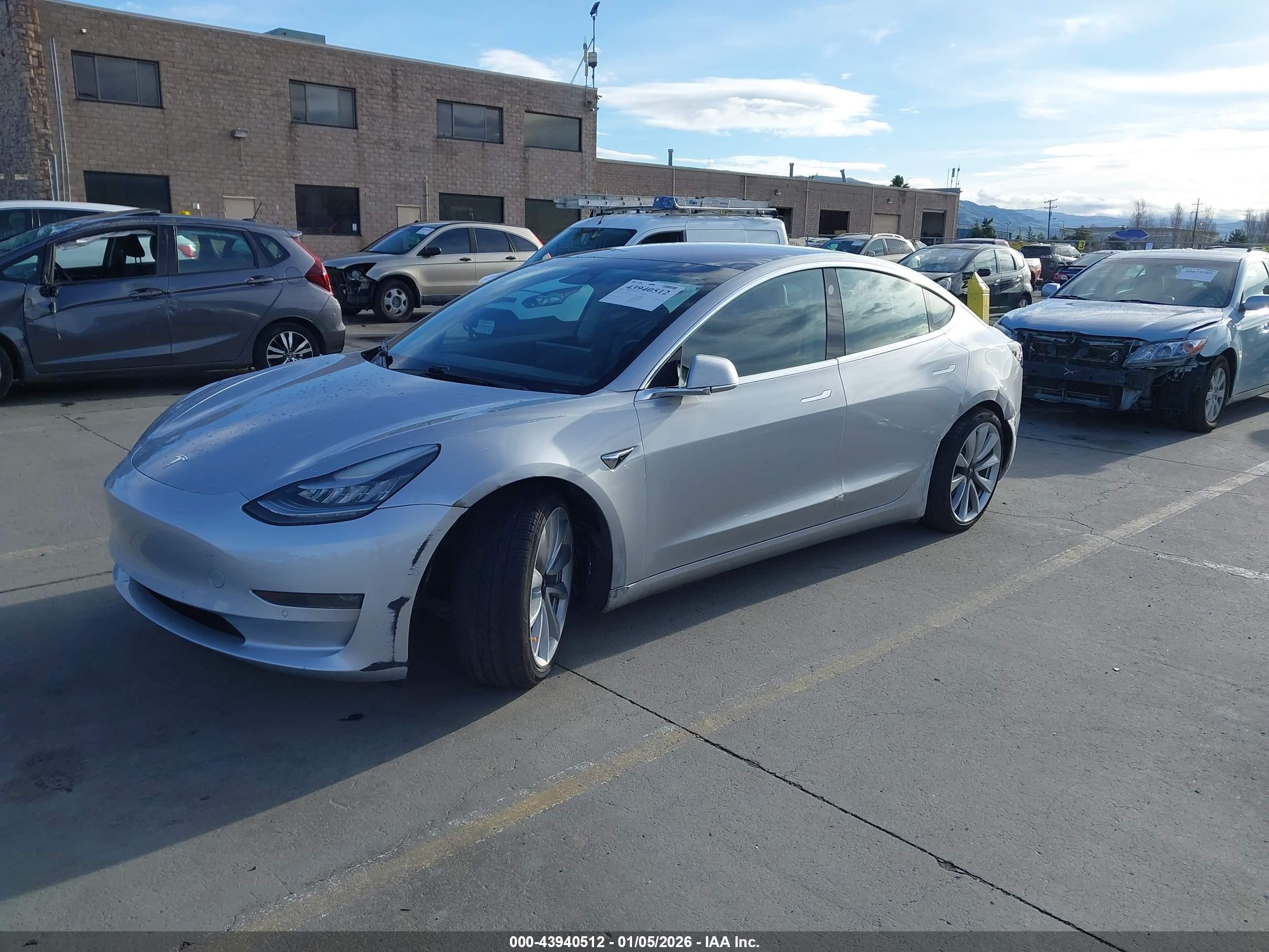 TESLA MODEL image 2