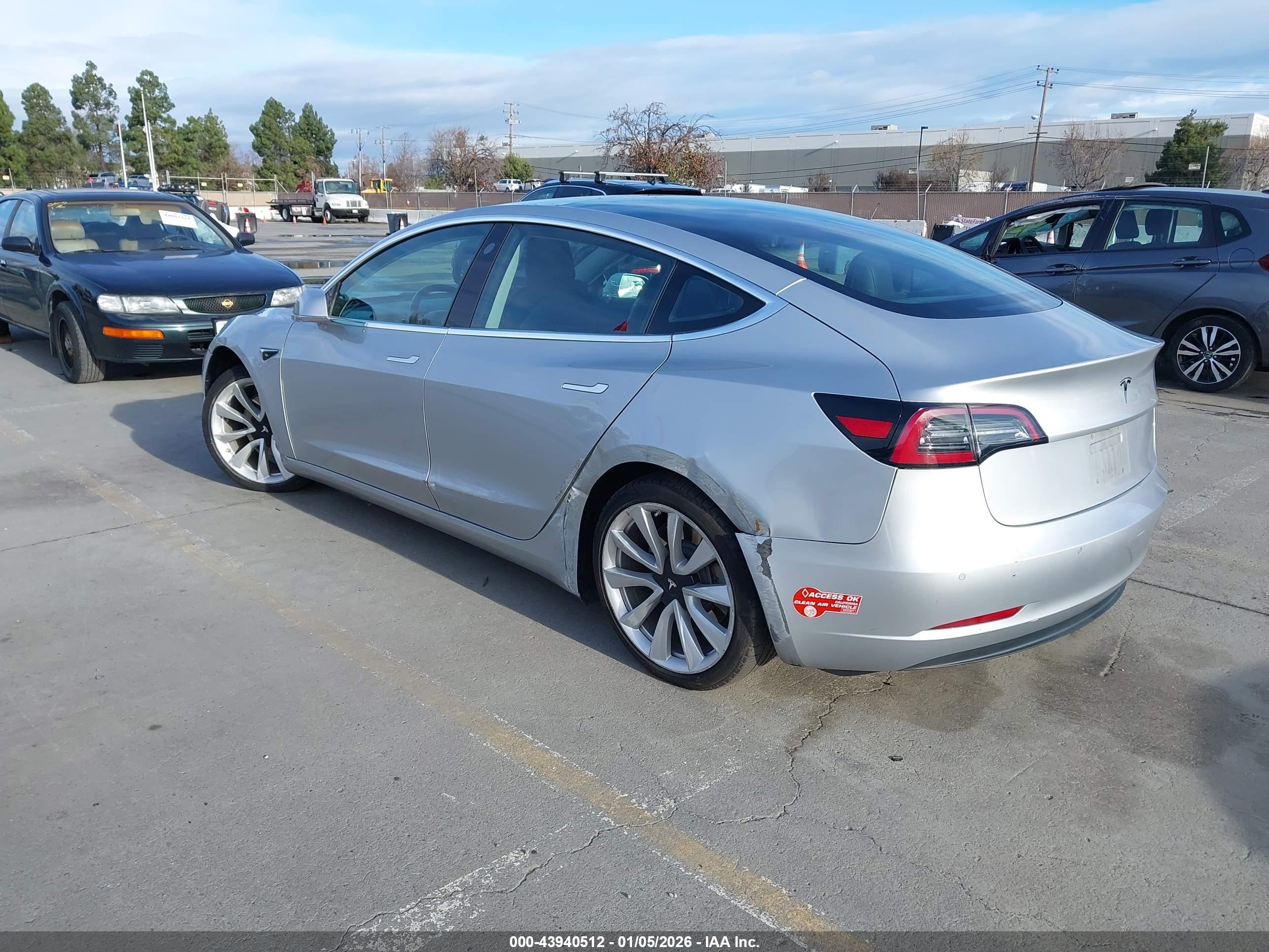 TESLA MODEL image 3