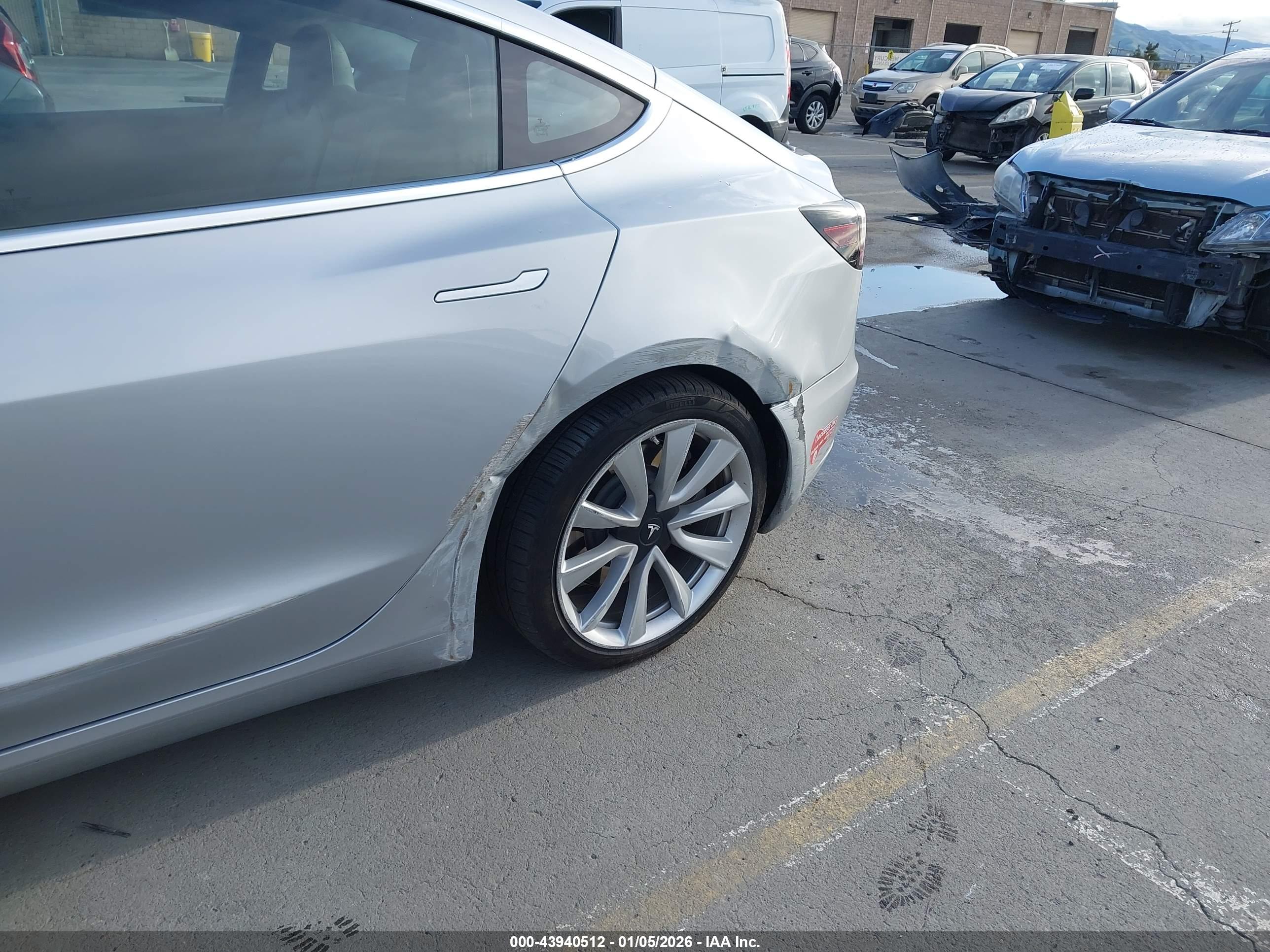 TESLA MODEL image 6