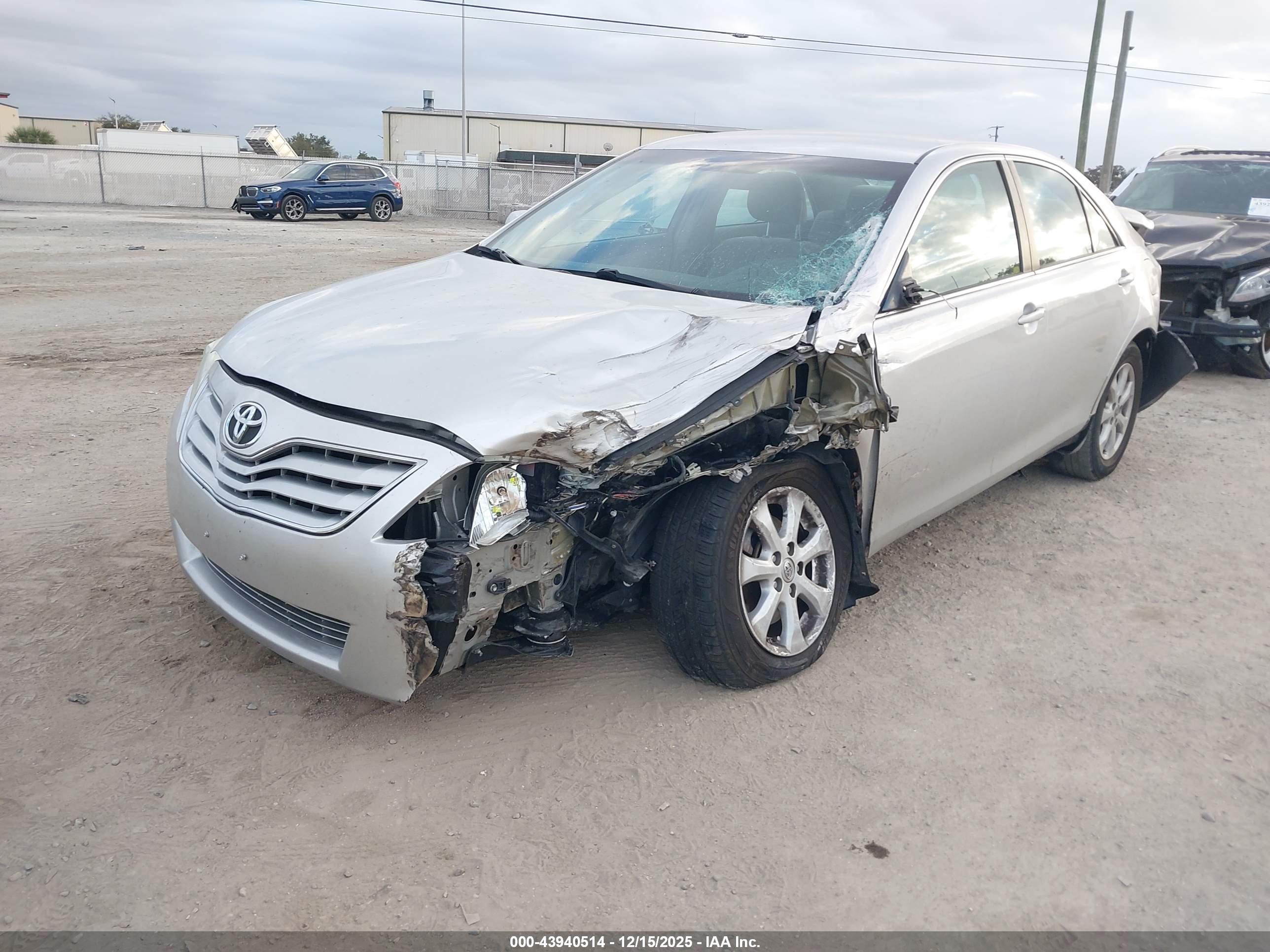 TOYOTA CAMRY image 2