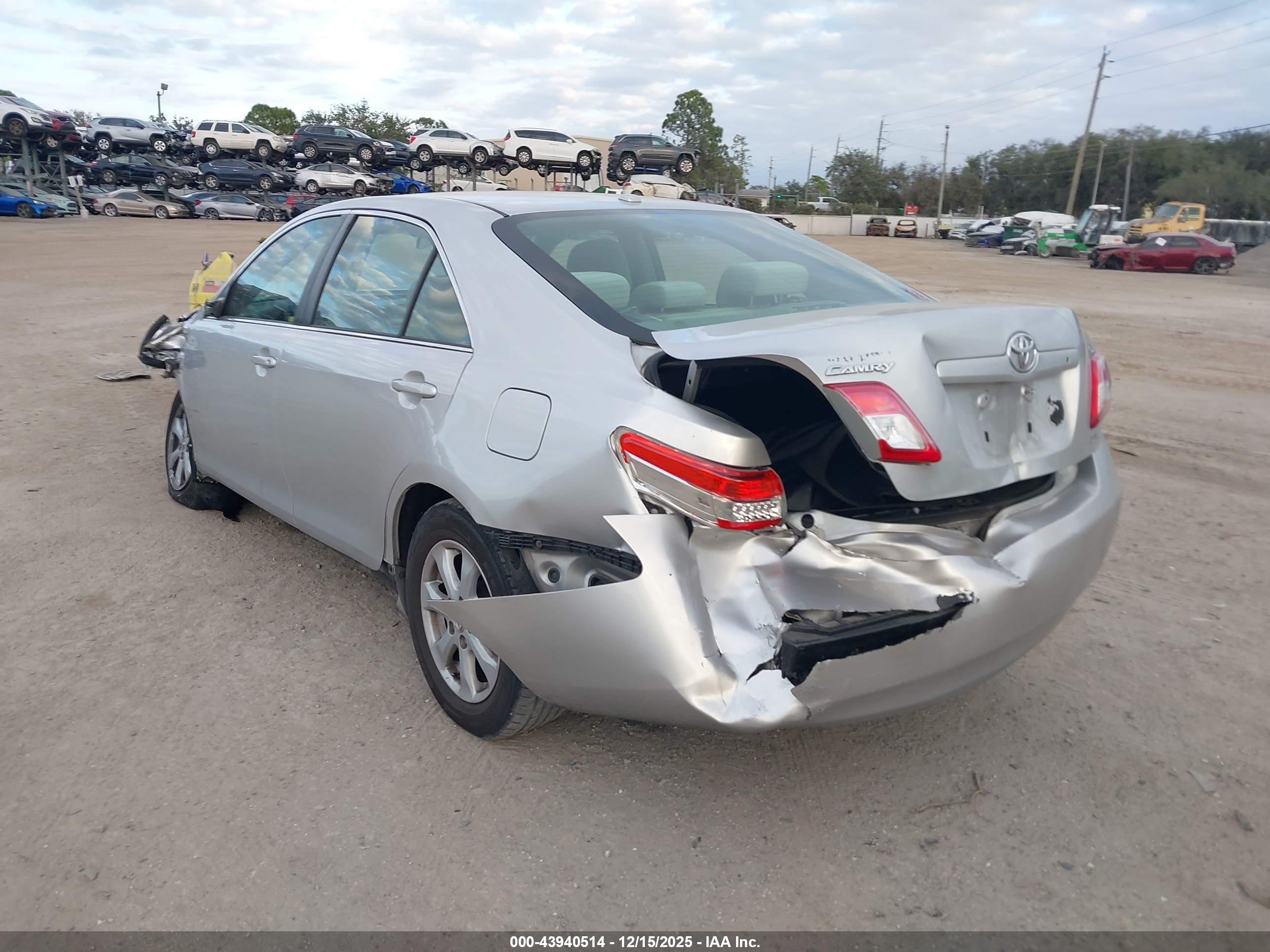 TOYOTA CAMRY image 3
