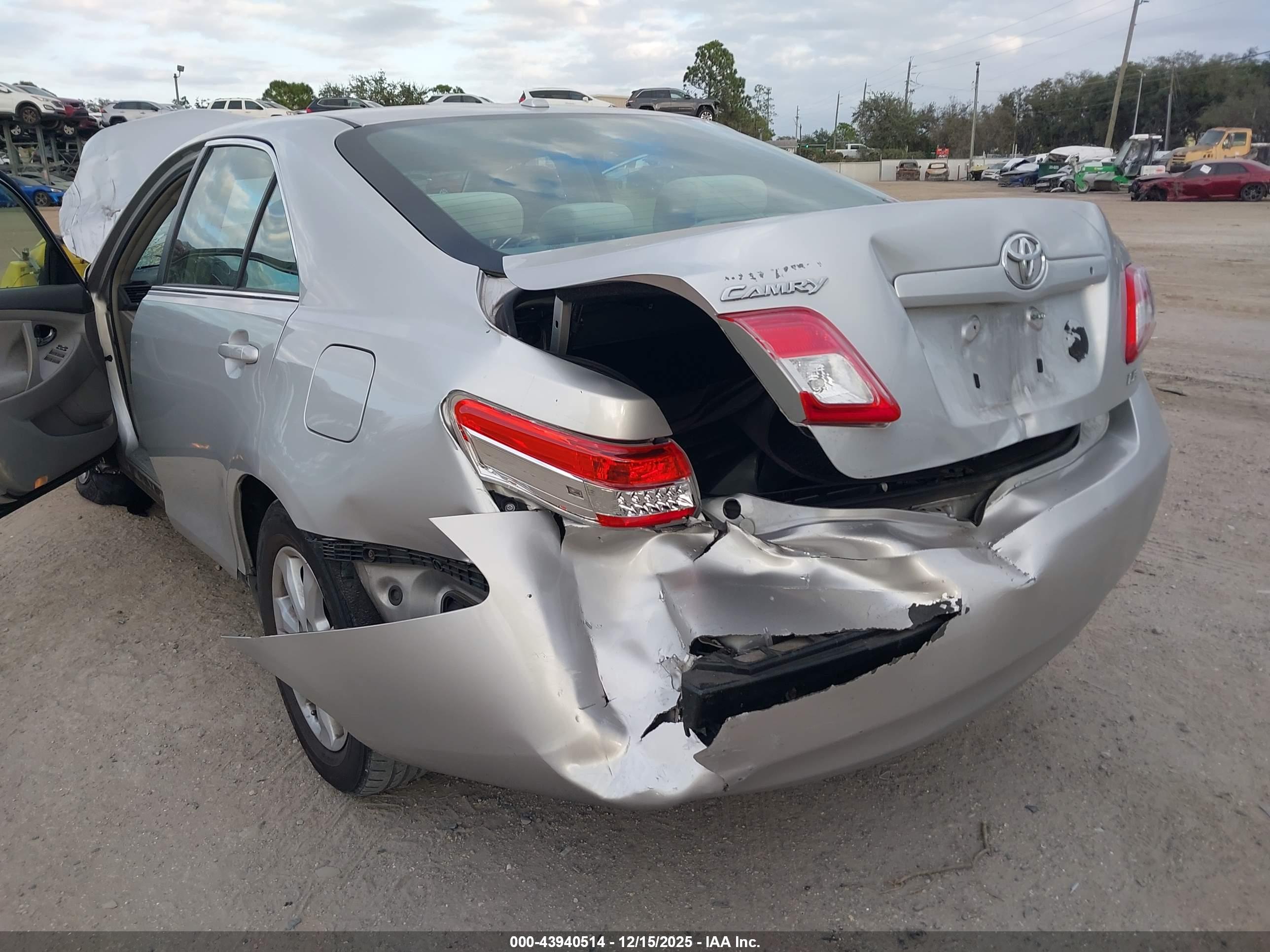 TOYOTA CAMRY image 6