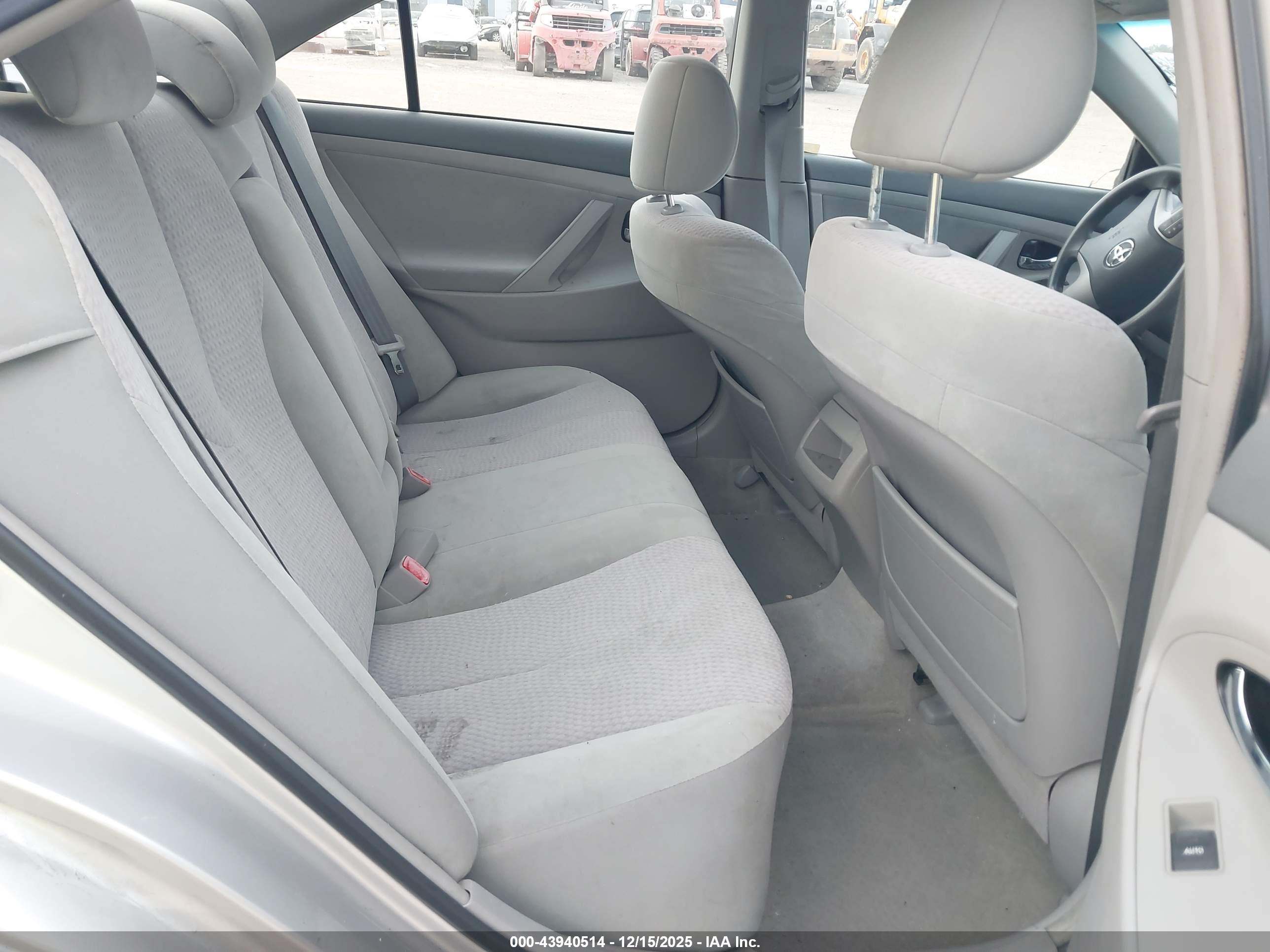 TOYOTA CAMRY image 8