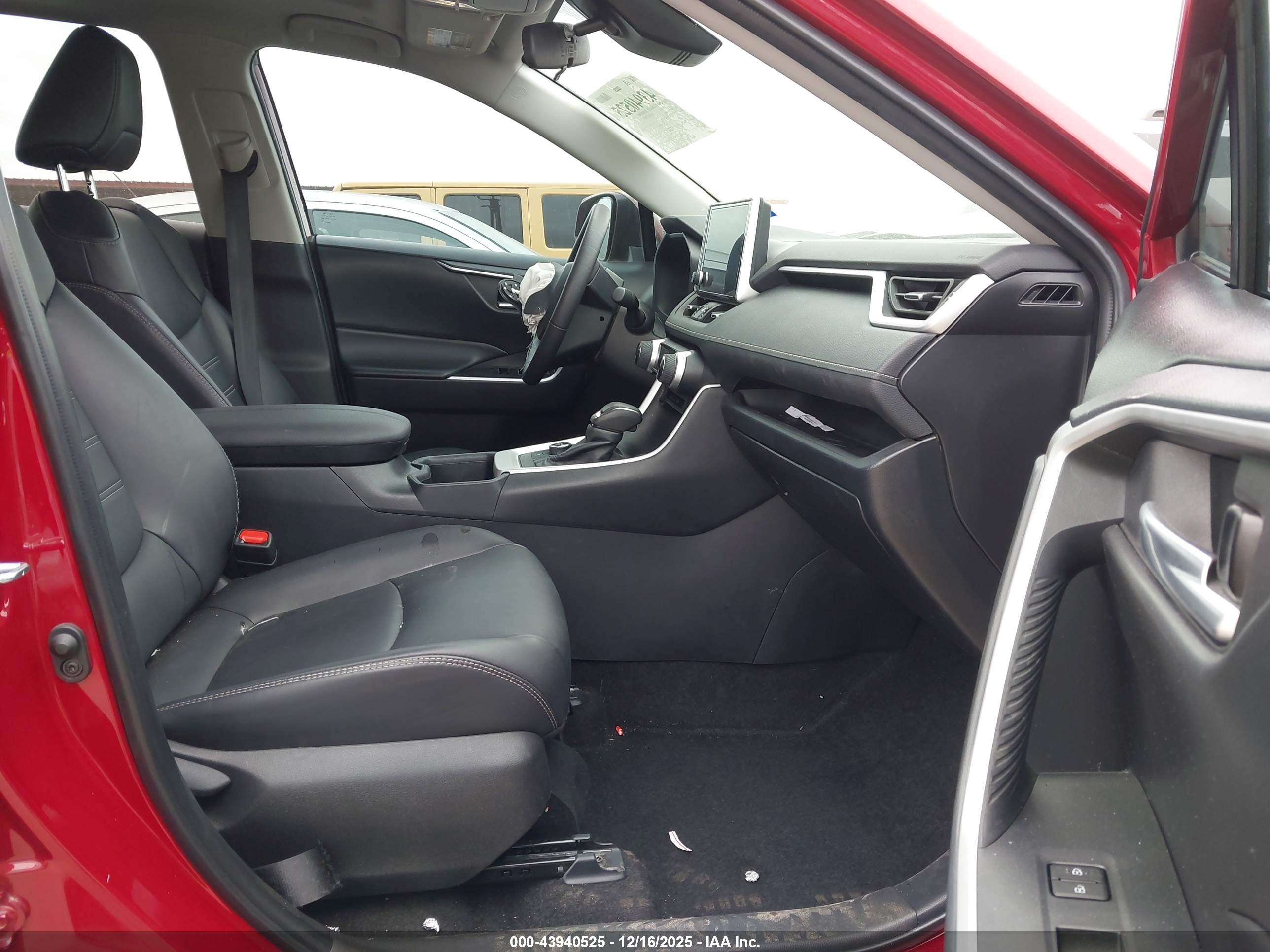 TOYOTA RAV4 image 5