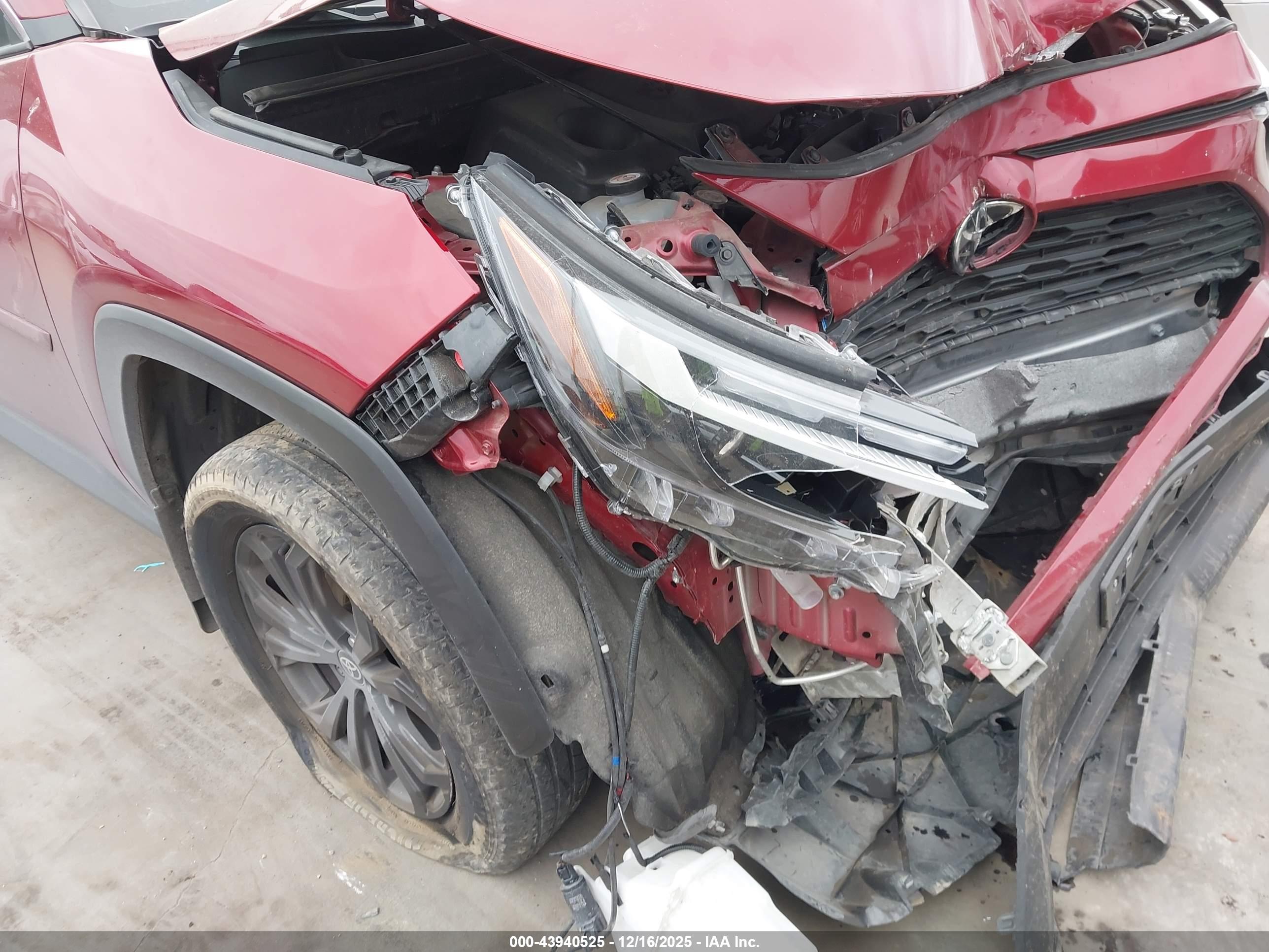 TOYOTA RAV4 image 6