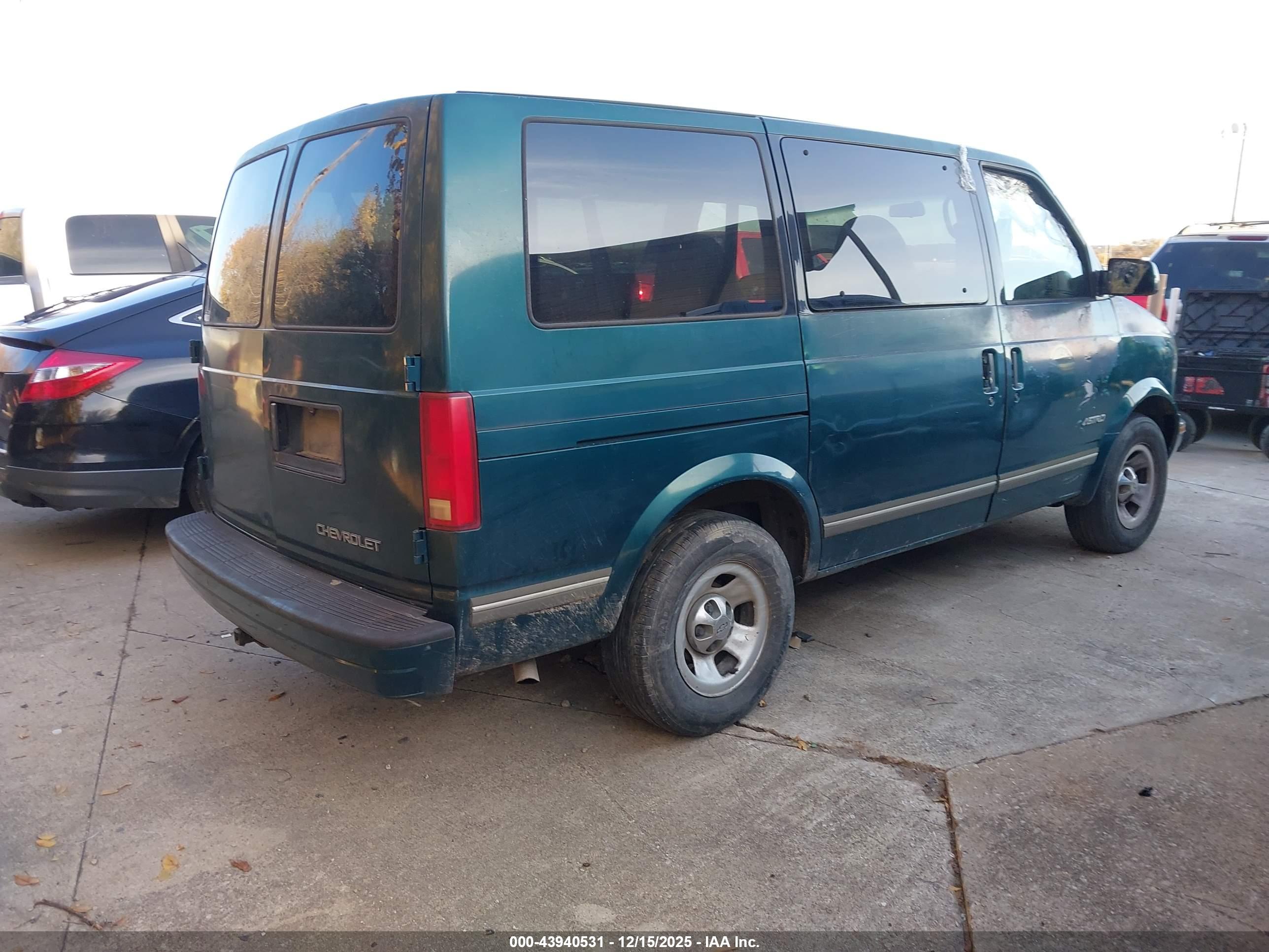 CHEVROLET ASTRO image 4