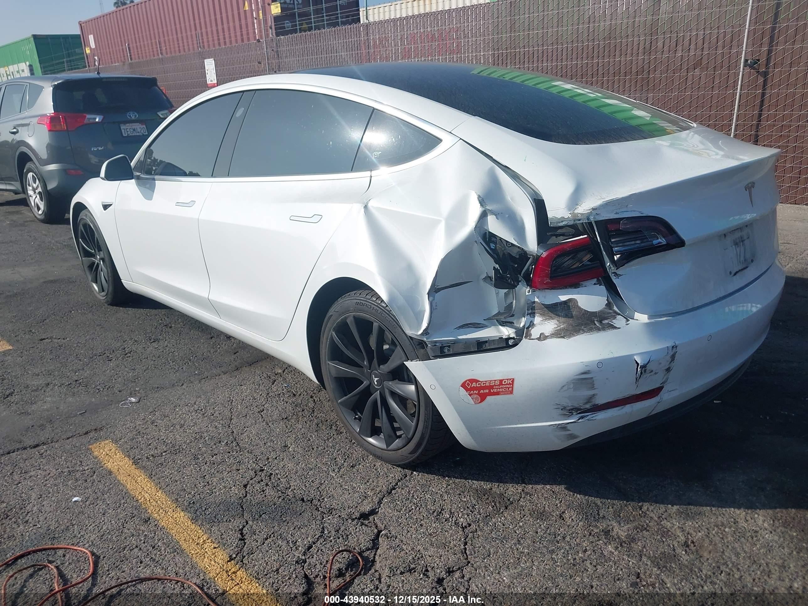 TESLA MODEL image 3