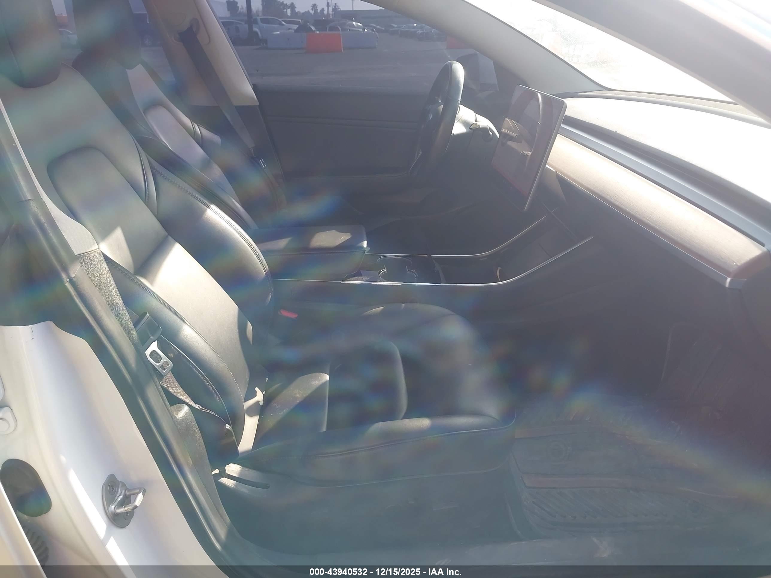 TESLA MODEL image 5