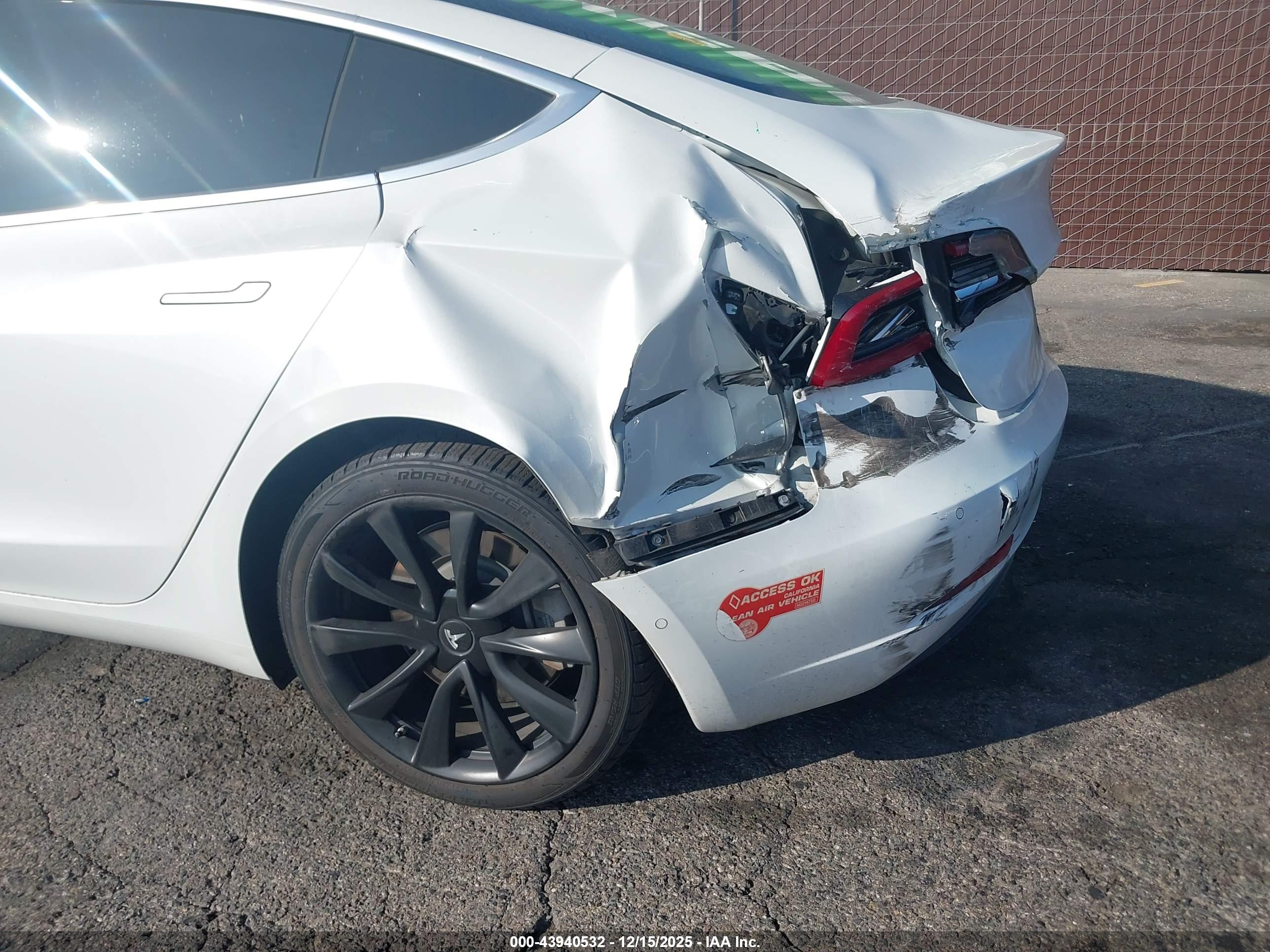 TESLA MODEL image 6