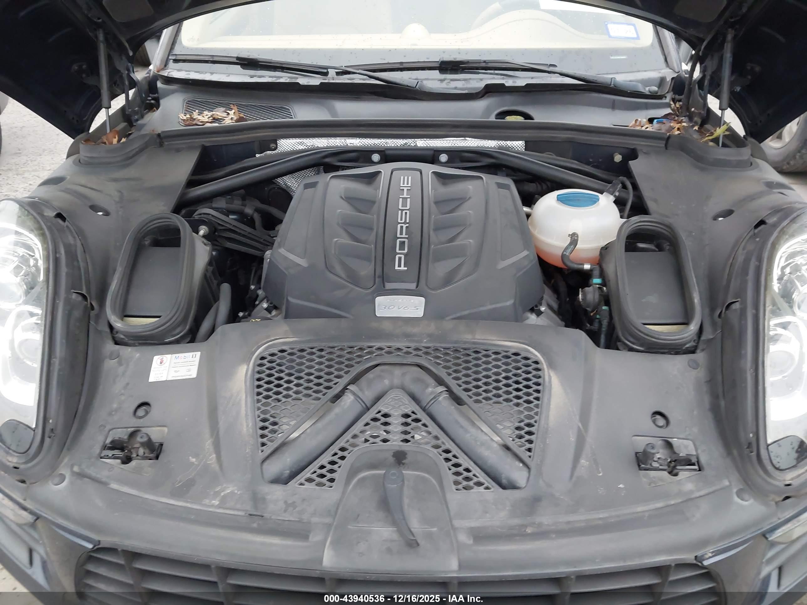 PORSCHE MACAN image 10