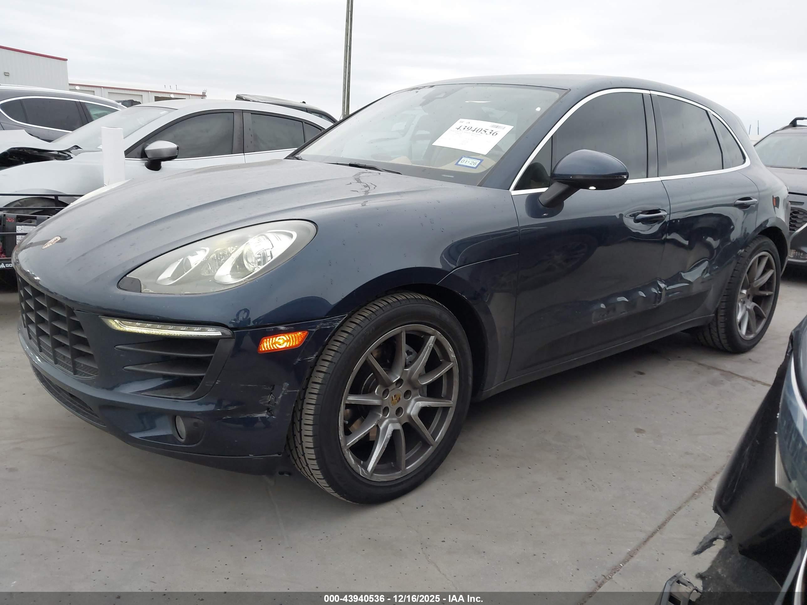 PORSCHE MACAN image 2