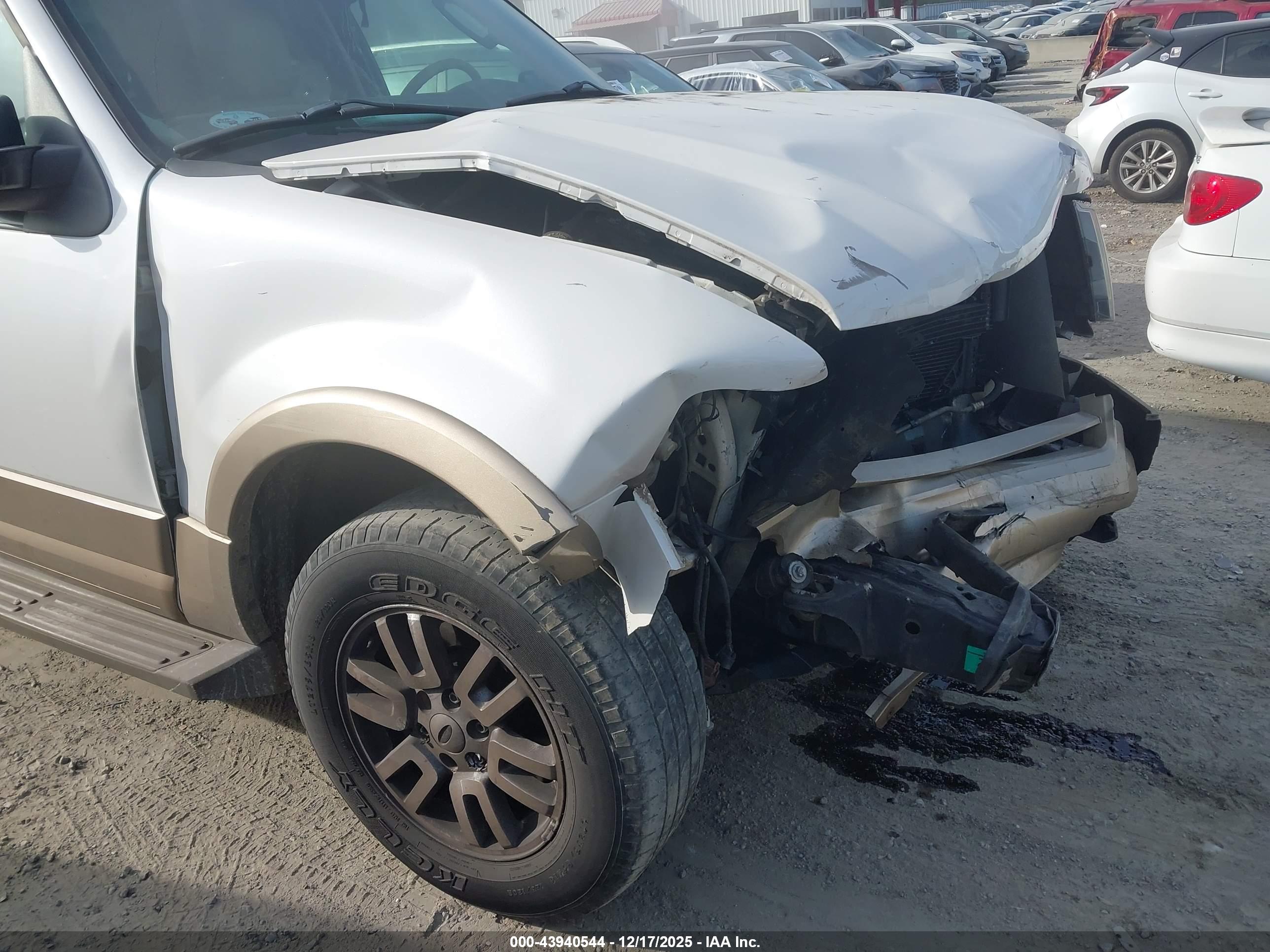 FORD EXPEDITION image 6