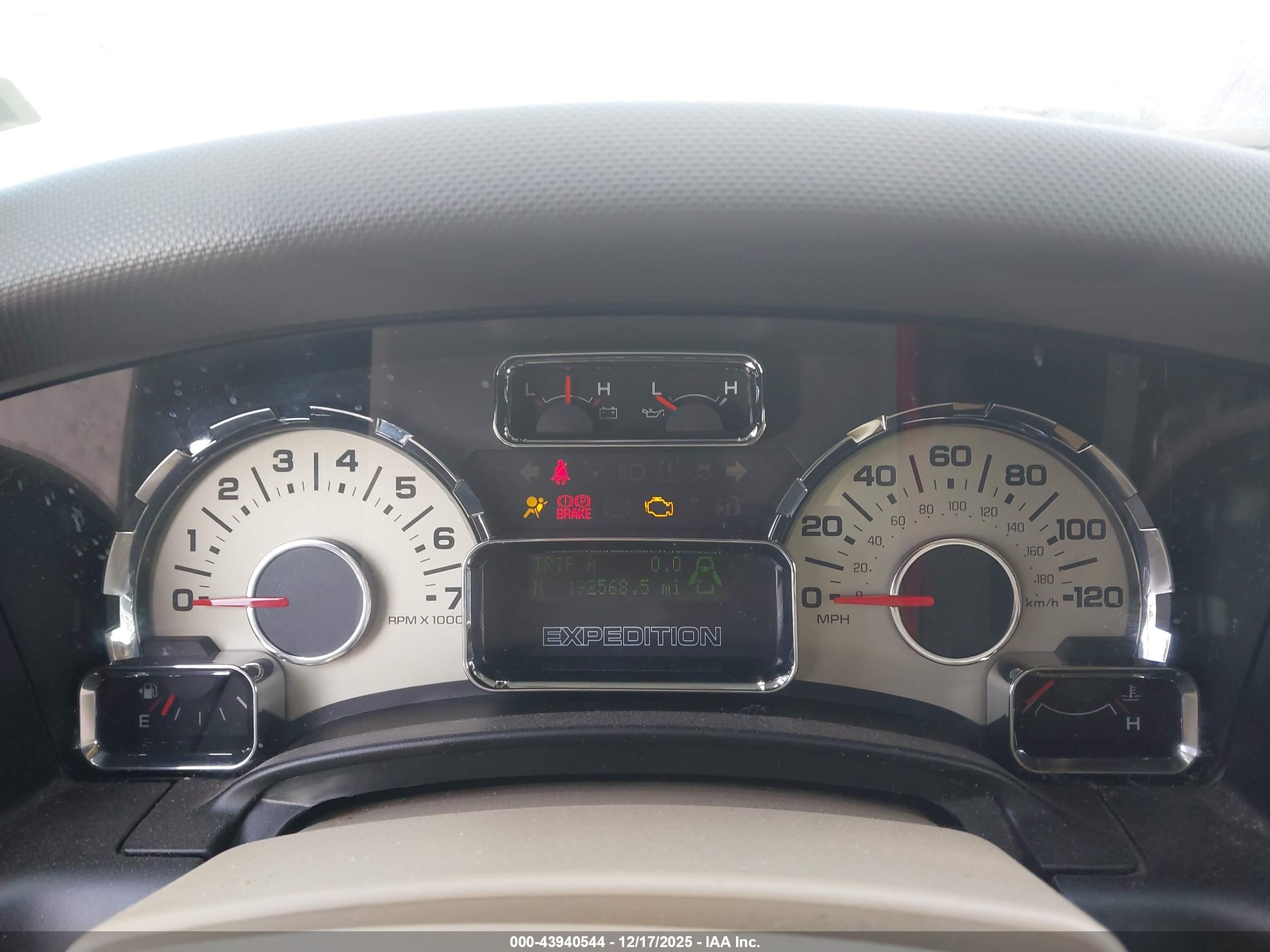 FORD EXPEDITION image 7