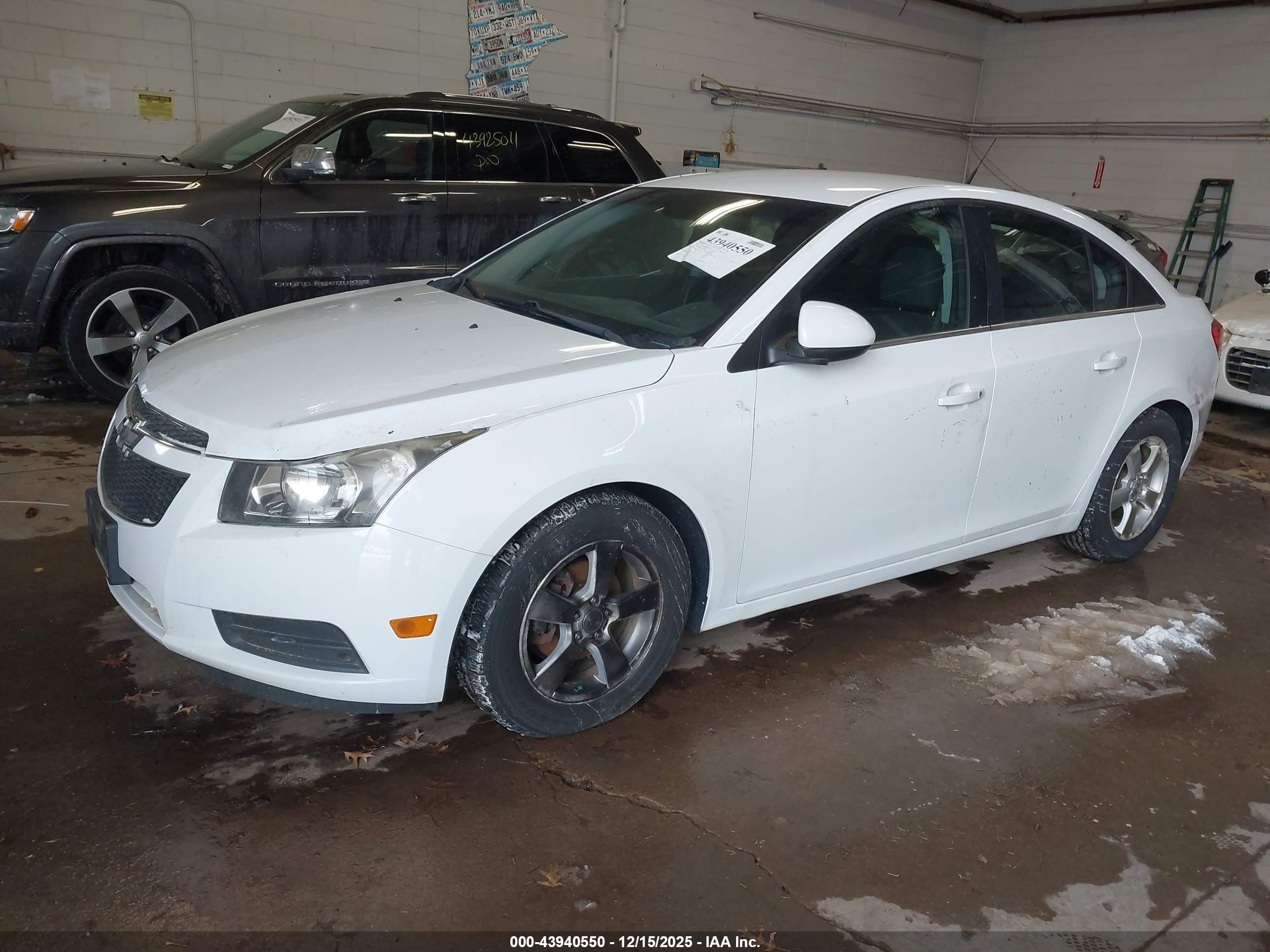 CHEVROLET CRUZE image 2