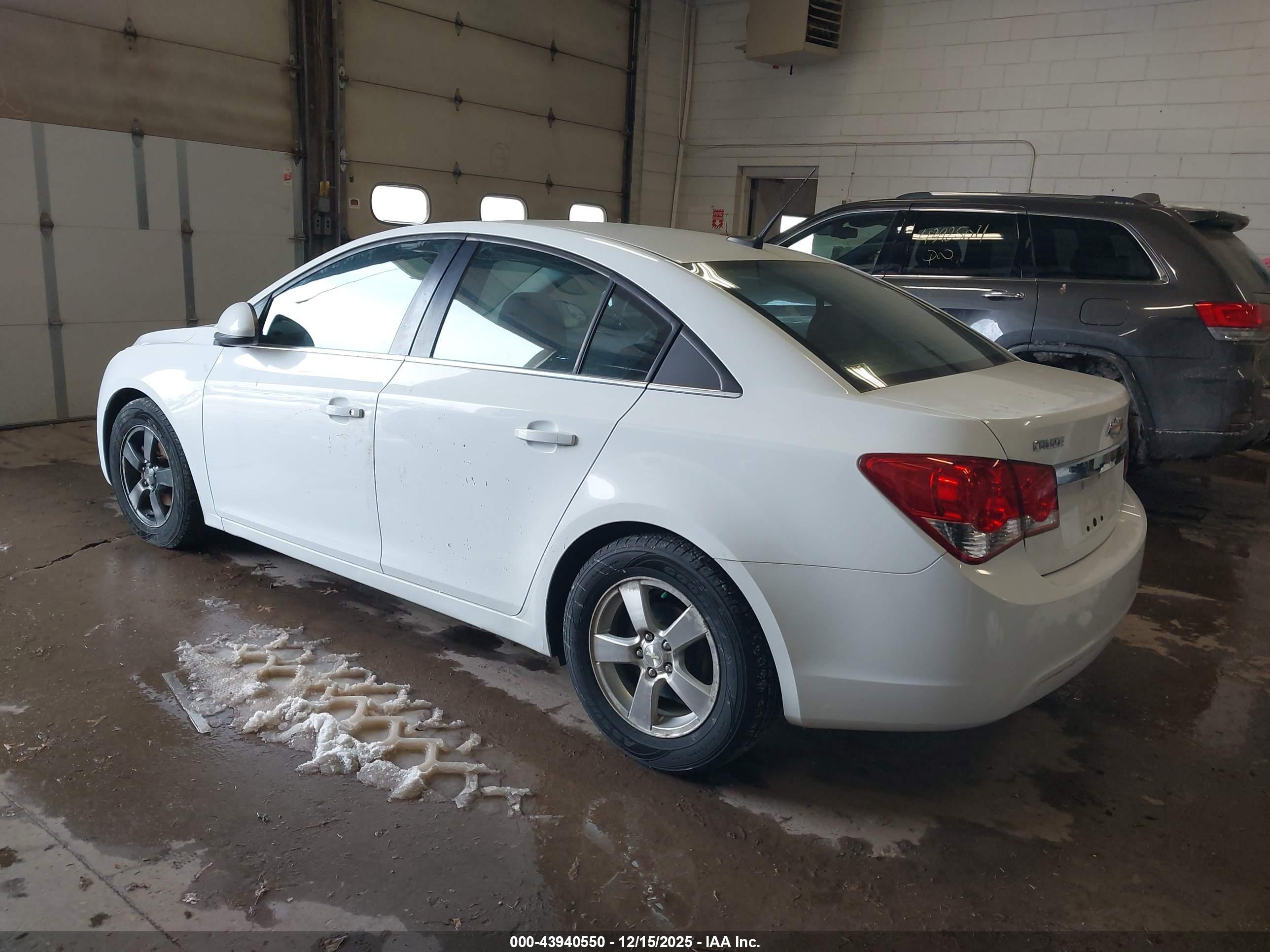CHEVROLET CRUZE image 3