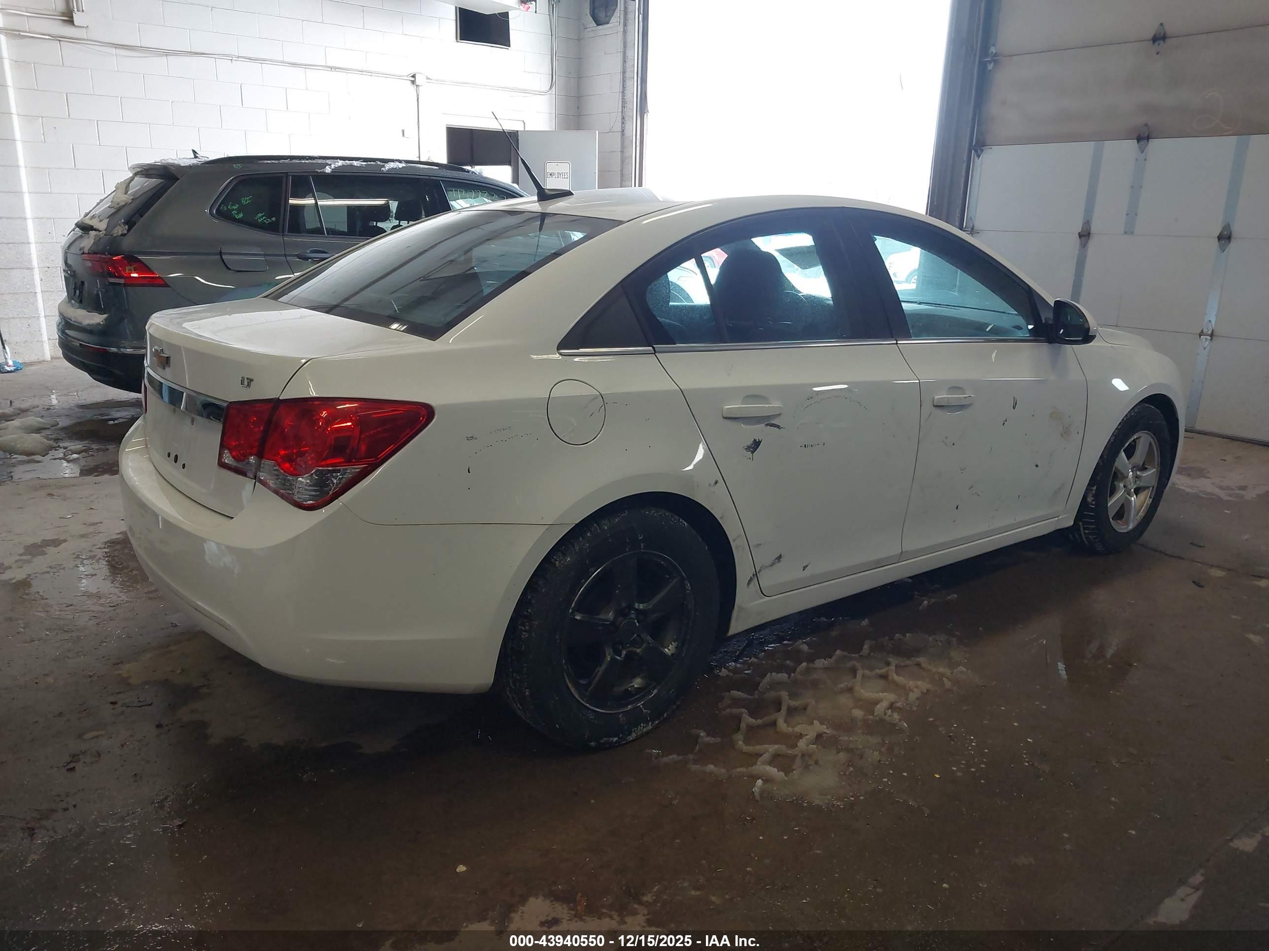 CHEVROLET CRUZE image 4