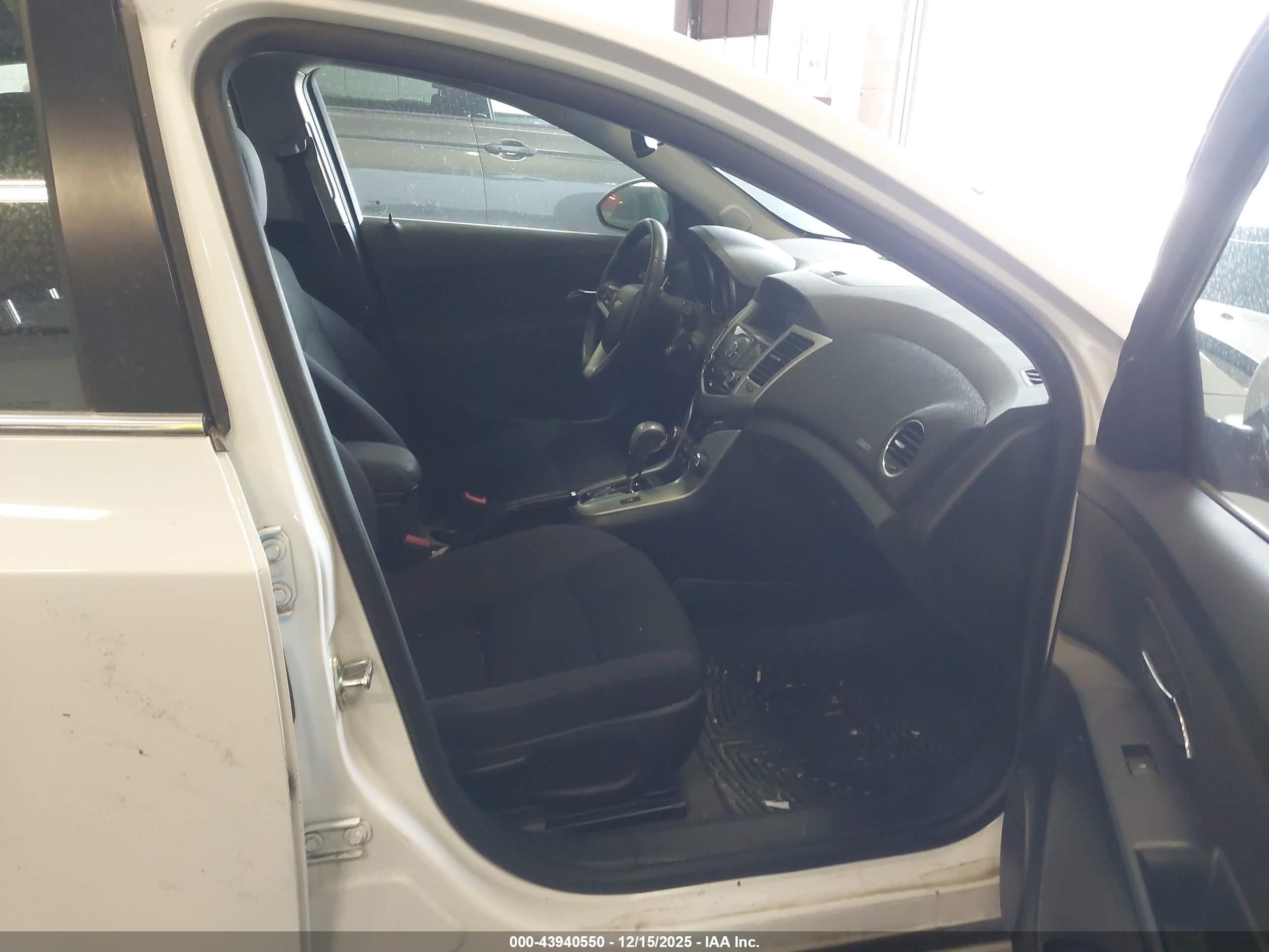CHEVROLET CRUZE image 5