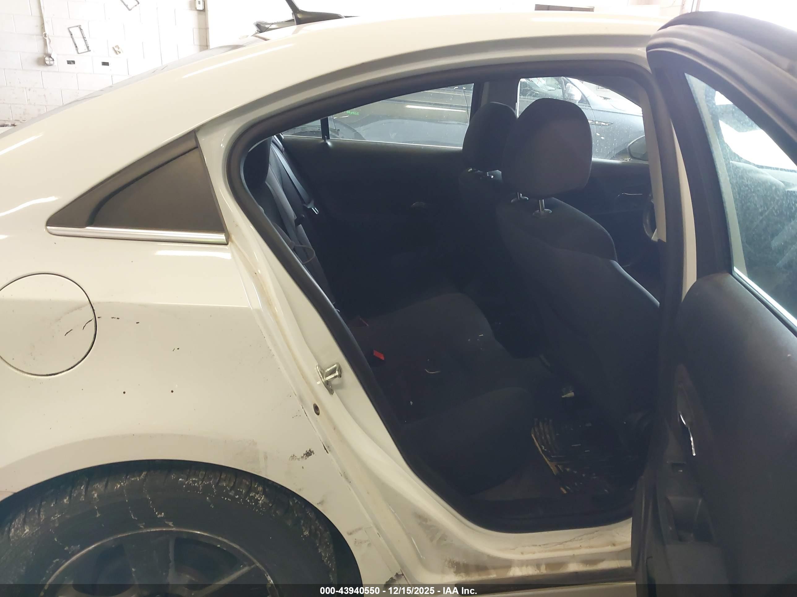 CHEVROLET CRUZE image 8