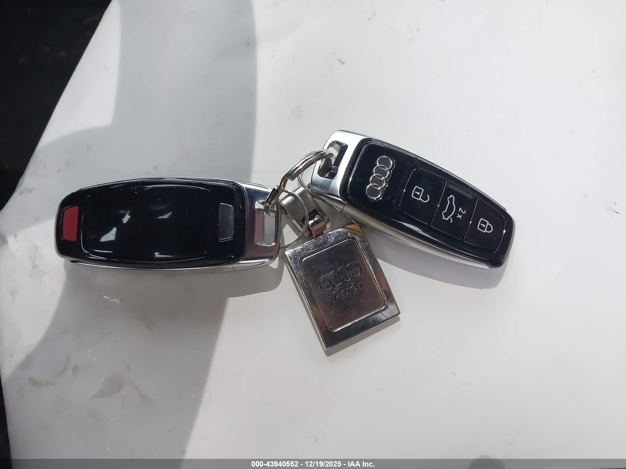 AUDI Q7 image 11